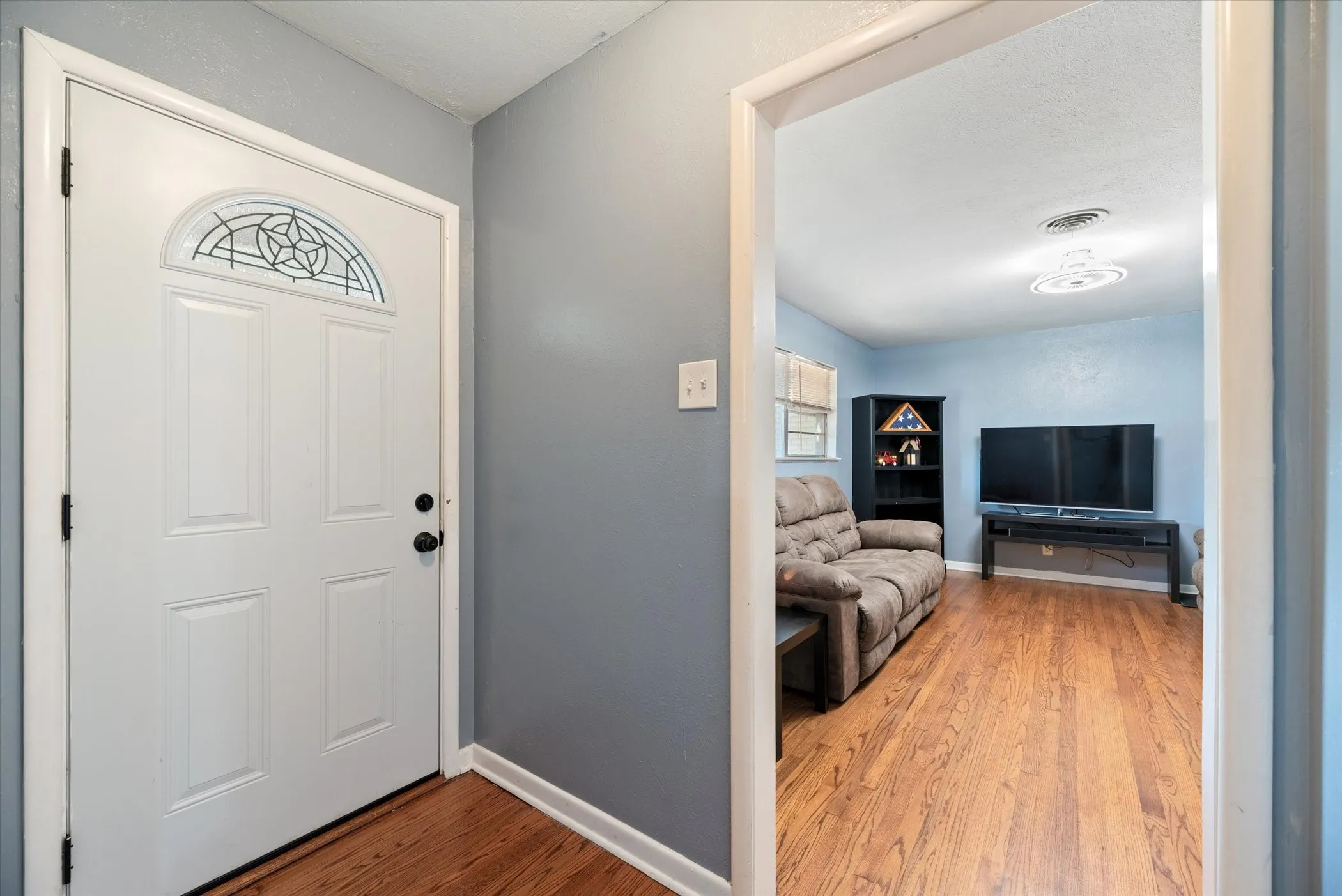 Single Family Residence For Sale in Tarrant County , 4709 Nadine Drive, Haltom City, Texas 76117, 3 Bedrooms, 2 Bathrooms, 2 Garage spaces, 1,297 Sqft, built in 1958, Preowned, Price $190,000, mls#20688959, Real Estate Agent in Haltom City, Homes For Sale in Tarrant county, Homes For Sale in Haltom City, Realtor in Haltom City Texas, Real Estate Brokerage Independent Realty Texas, Luminita Cordes Realtor