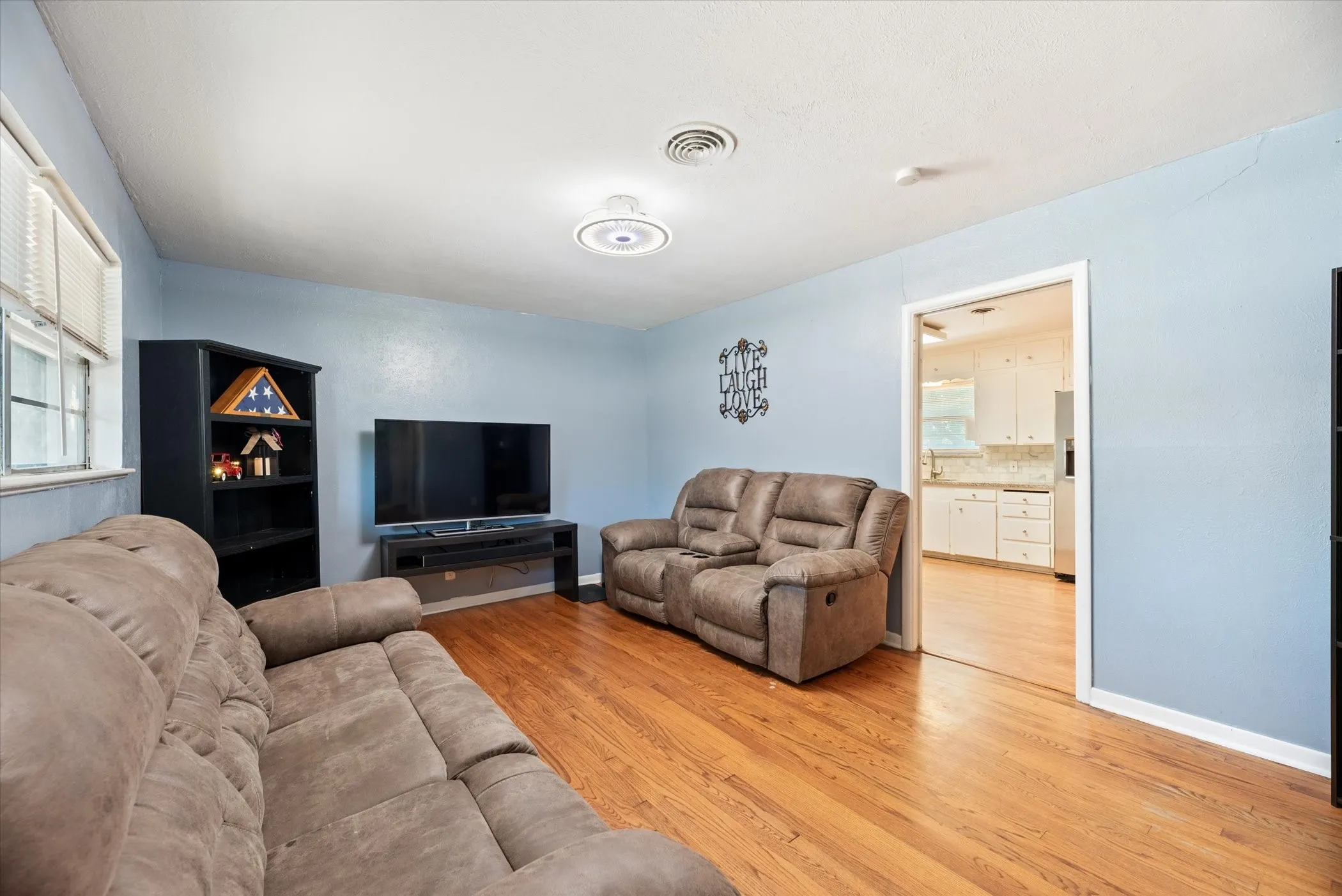 Single Family Residence For Sale in Tarrant County , 4709 Nadine Drive, Haltom City, Texas 76117, 3 Bedrooms, 2 Bathrooms, 2 Garage spaces, 1,297 Sqft, built in 1958, Preowned, Price $190,000, mls#20688959, Real Estate Agent in Haltom City, Homes For Sale in Tarrant county, Homes For Sale in Haltom City, Realtor in Haltom City Texas, Real Estate Brokerage Independent Realty Texas, Luminita Cordes Realtor