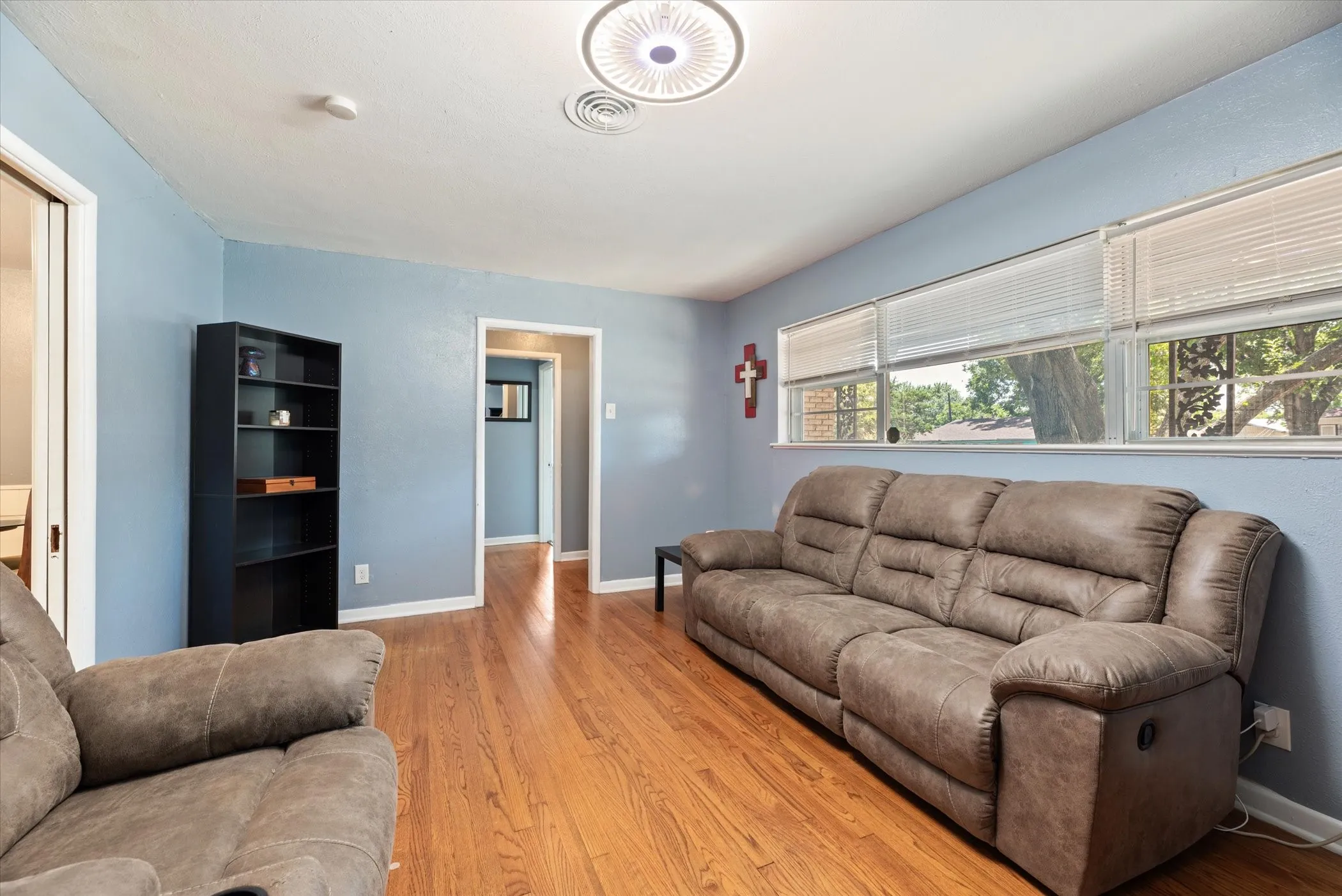 Single Family Residence For Sale in Tarrant County , 4709 Nadine Drive, Haltom City, Texas 76117, 3 Bedrooms, 2 Bathrooms, 2 Garage spaces, 1,297 Sqft, built in 1958, Preowned, Price $190,000, mls#20688959, Real Estate Agent in Haltom City, Homes For Sale in Tarrant county, Homes For Sale in Haltom City, Realtor in Haltom City Texas, Real Estate Brokerage Independent Realty Texas, Luminita Cordes Realtor