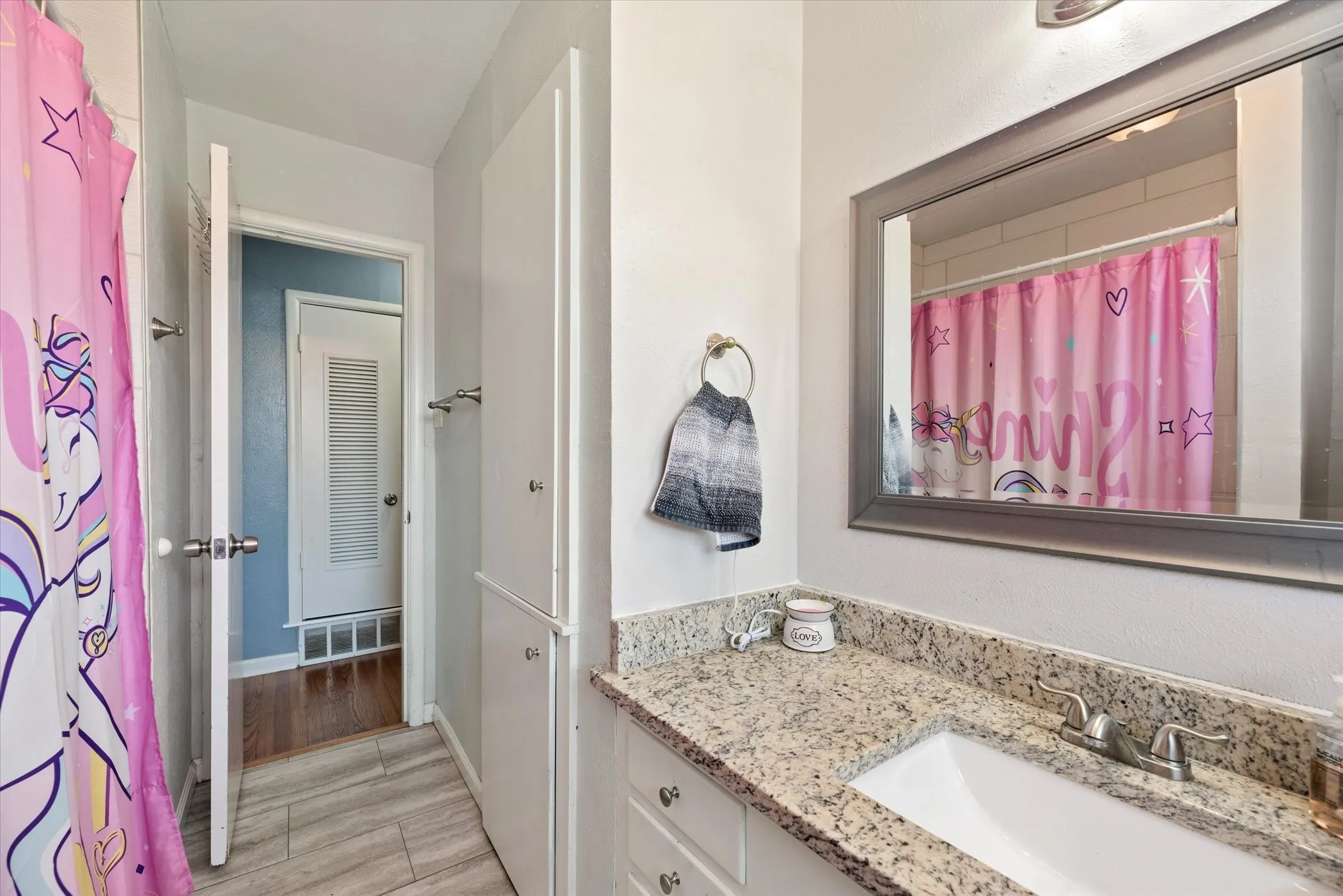 Single Family Residence For Sale in Tarrant County , 4709 Nadine Drive, Haltom City, Texas 76117, 3 Bedrooms, 2 Bathrooms, 2 Garage spaces, 1,297 Sqft, built in 1958, Preowned, Price $190,000, mls#20688959, Real Estate Agent in Haltom City, Homes For Sale in Tarrant county, Homes For Sale in Haltom City, Realtor in Haltom City Texas, Real Estate Brokerage Independent Realty Texas, Luminita Cordes Realtor