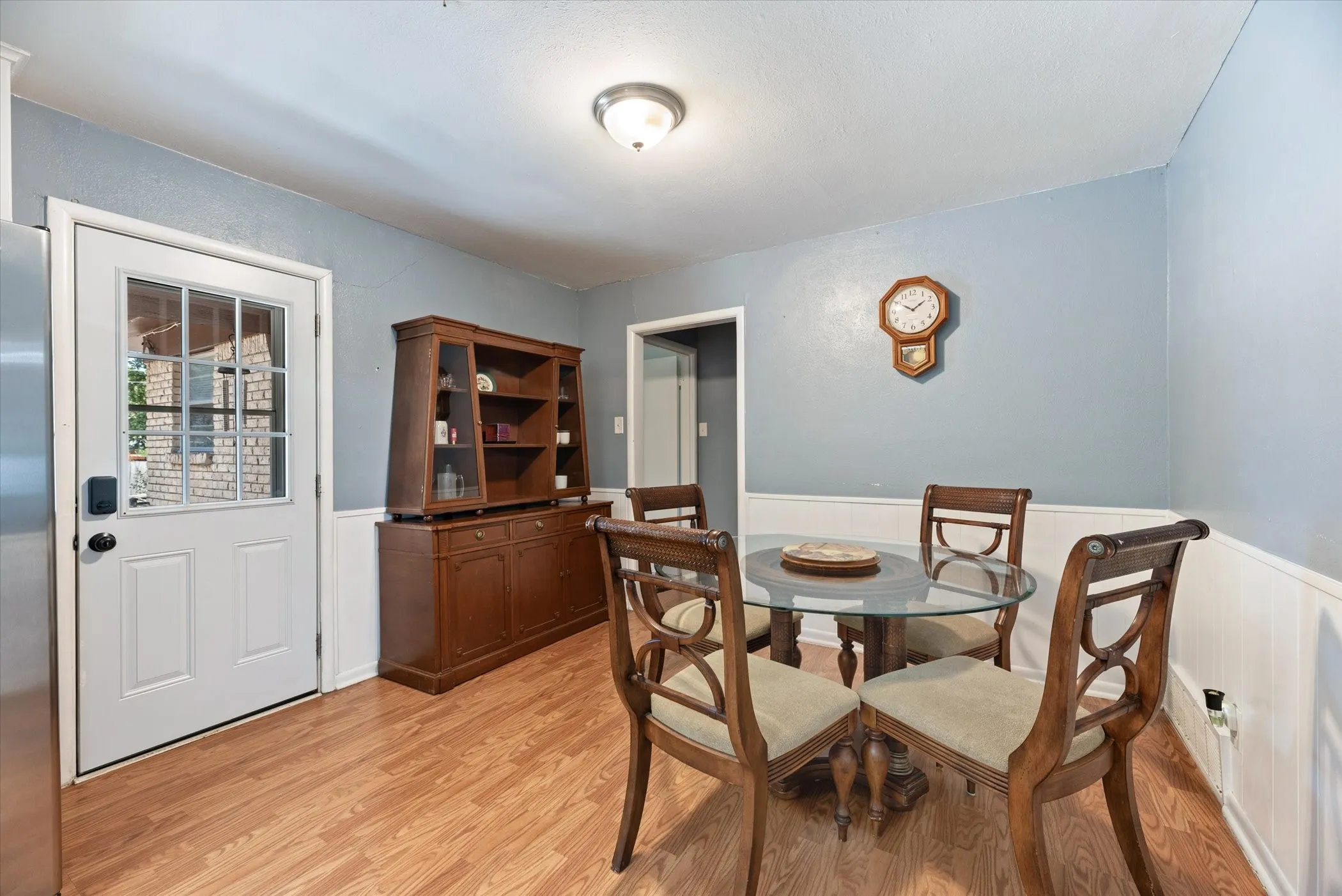 Single Family Residence For Sale in Tarrant County , 4709 Nadine Drive, Haltom City, Texas 76117, 3 Bedrooms, 2 Bathrooms, 2 Garage spaces, 1,297 Sqft, built in 1958, Preowned, Price $190,000, mls#20688959, Real Estate Agent in Haltom City, Homes For Sale in Tarrant county, Homes For Sale in Haltom City, Realtor in Haltom City Texas, Real Estate Brokerage Independent Realty Texas, Luminita Cordes Realtor