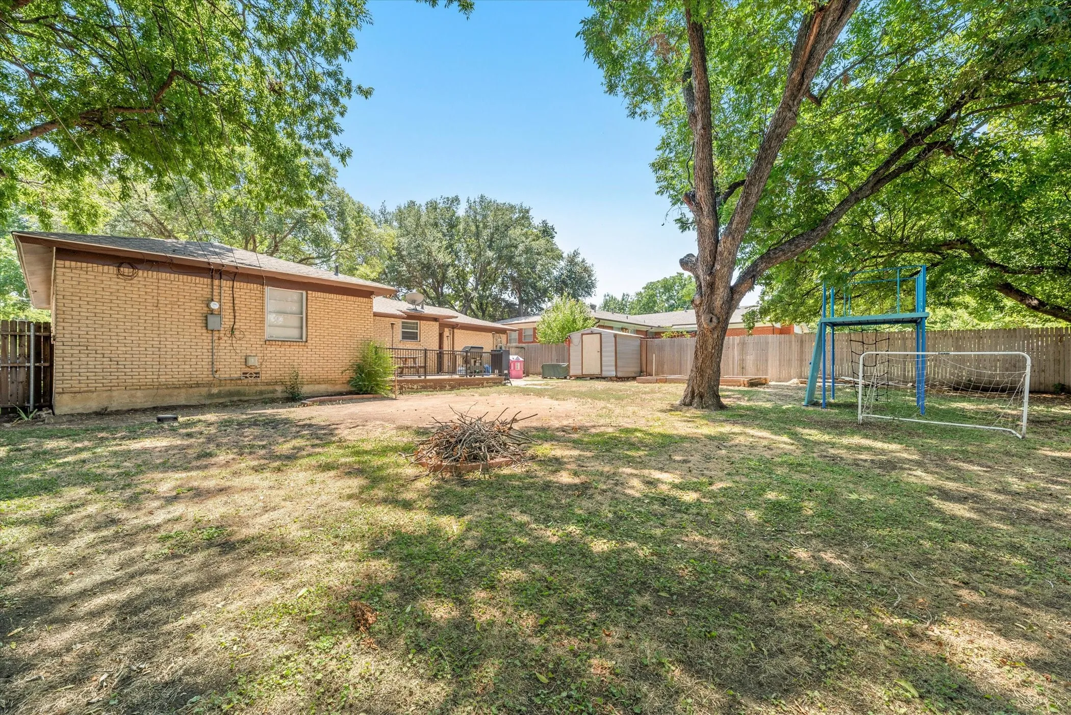 Single Family Residence For Sale in Tarrant County , 4709 Nadine Drive, Haltom City, Texas 76117, 3 Bedrooms, 2 Bathrooms, 2 Garage spaces, 1,297 Sqft, built in 1958, Preowned, Price $190,000, mls#20688959, Real Estate Agent in Haltom City, Homes For Sale in Tarrant county, Homes For Sale in Haltom City, Realtor in Haltom City Texas, Real Estate Brokerage Independent Realty Texas, Luminita Cordes Realtor