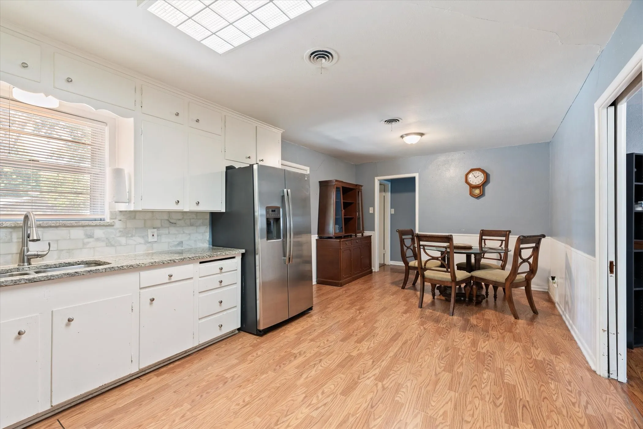 Single Family Residence For Sale in Tarrant County , 4709 Nadine Drive, Haltom City, Texas 76117, 3 Bedrooms, 2 Bathrooms, 2 Garage spaces, 1,297 Sqft, built in 1958, Preowned, Price $190,000, mls#20688959, Real Estate Agent in Haltom City, Homes For Sale in Tarrant county, Homes For Sale in Haltom City, Realtor in Haltom City Texas, Real Estate Brokerage Independent Realty Texas, Luminita Cordes Realtor