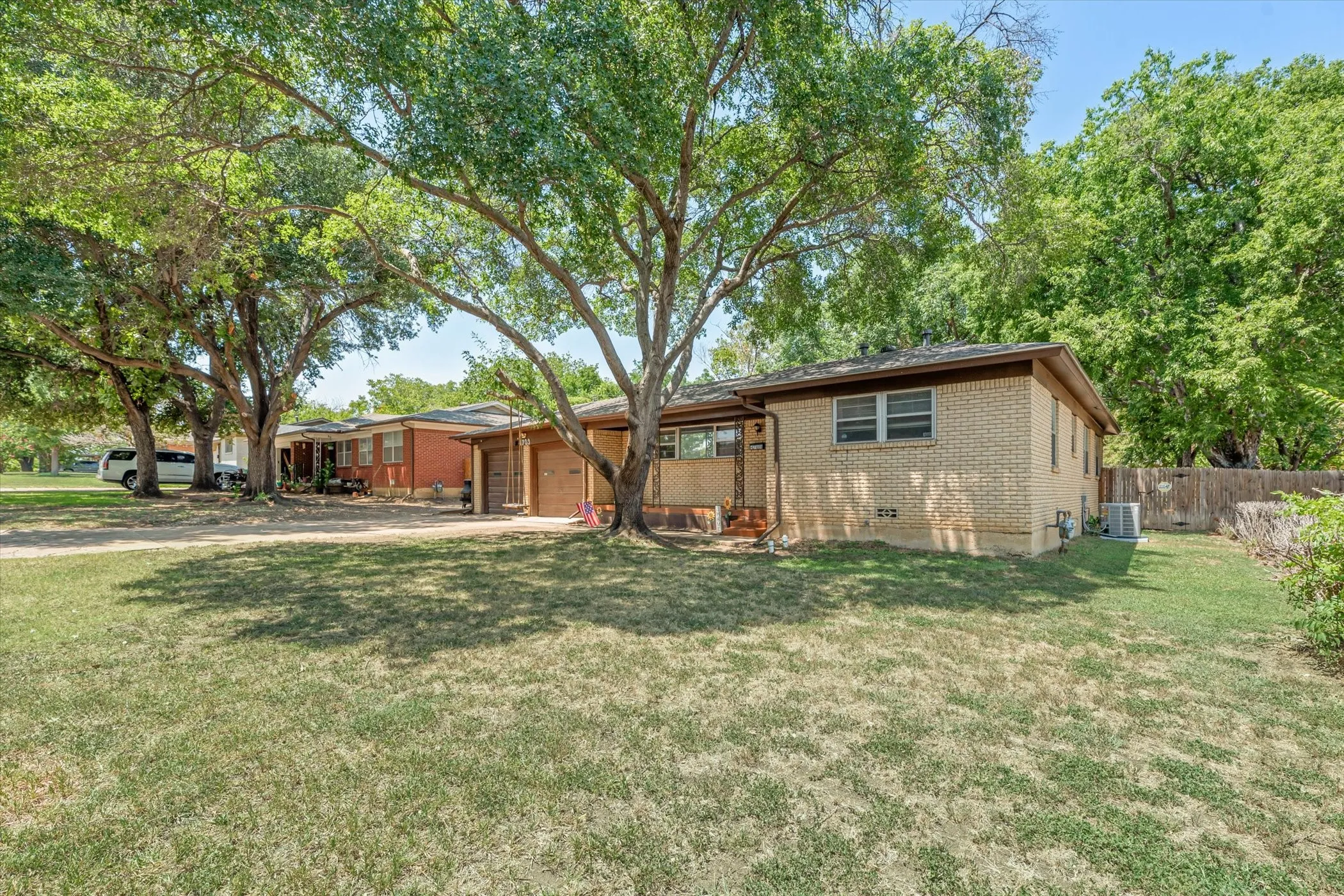 Single Family Residence For Sale in Tarrant County , 4709 Nadine Drive, Haltom City, Texas 76117, 3 Bedrooms, 2 Bathrooms, 2 Garage spaces, 1,297 Sqft, built in 1958, Preowned, Price $190,000, mls#20688959, Real Estate Agent in Haltom City, Homes For Sale in Tarrant county, Homes For Sale in Haltom City, Realtor in Haltom City Texas, Real Estate Brokerage Independent Realty Texas, Luminita Cordes Realtor