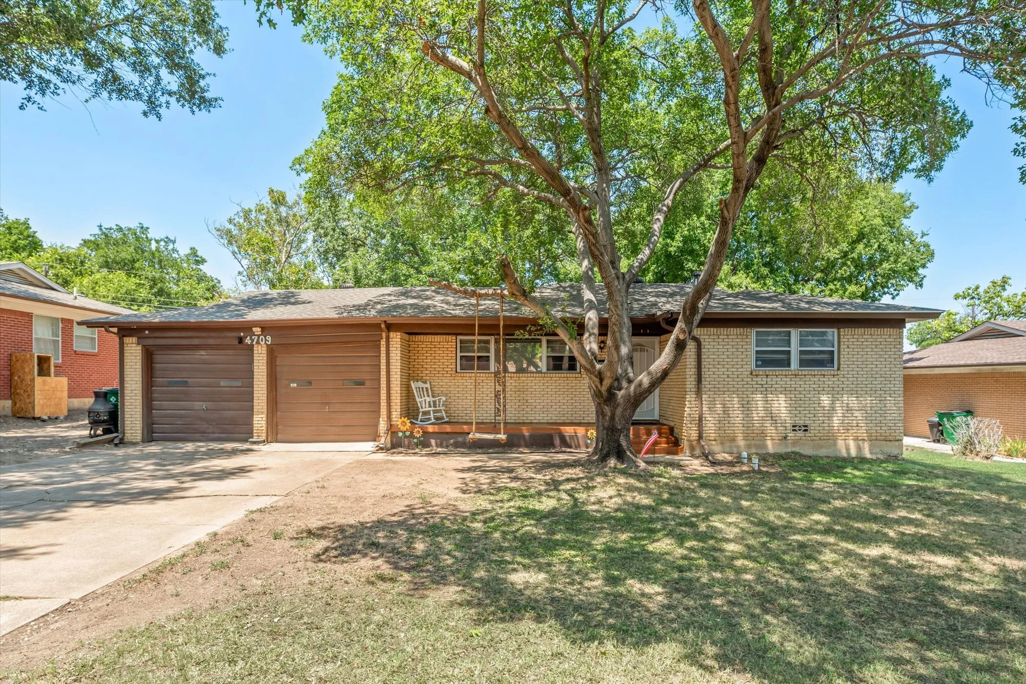 Single Family Residence For Sale in Tarrant County , 4709 Nadine Drive, Haltom City, Texas 76117, 3 Bedrooms, 2 Bathrooms, 2 Garage spaces, 1,297 Sqft, built in 1958, Preowned, Price $190,000, mls#20688959, Real Estate Agent in Haltom City, Homes For Sale in Tarrant county, Homes For Sale in Haltom City, Realtor in Haltom City Texas, Real Estate Brokerage Independent Realty Texas, Luminita Cordes Realtor