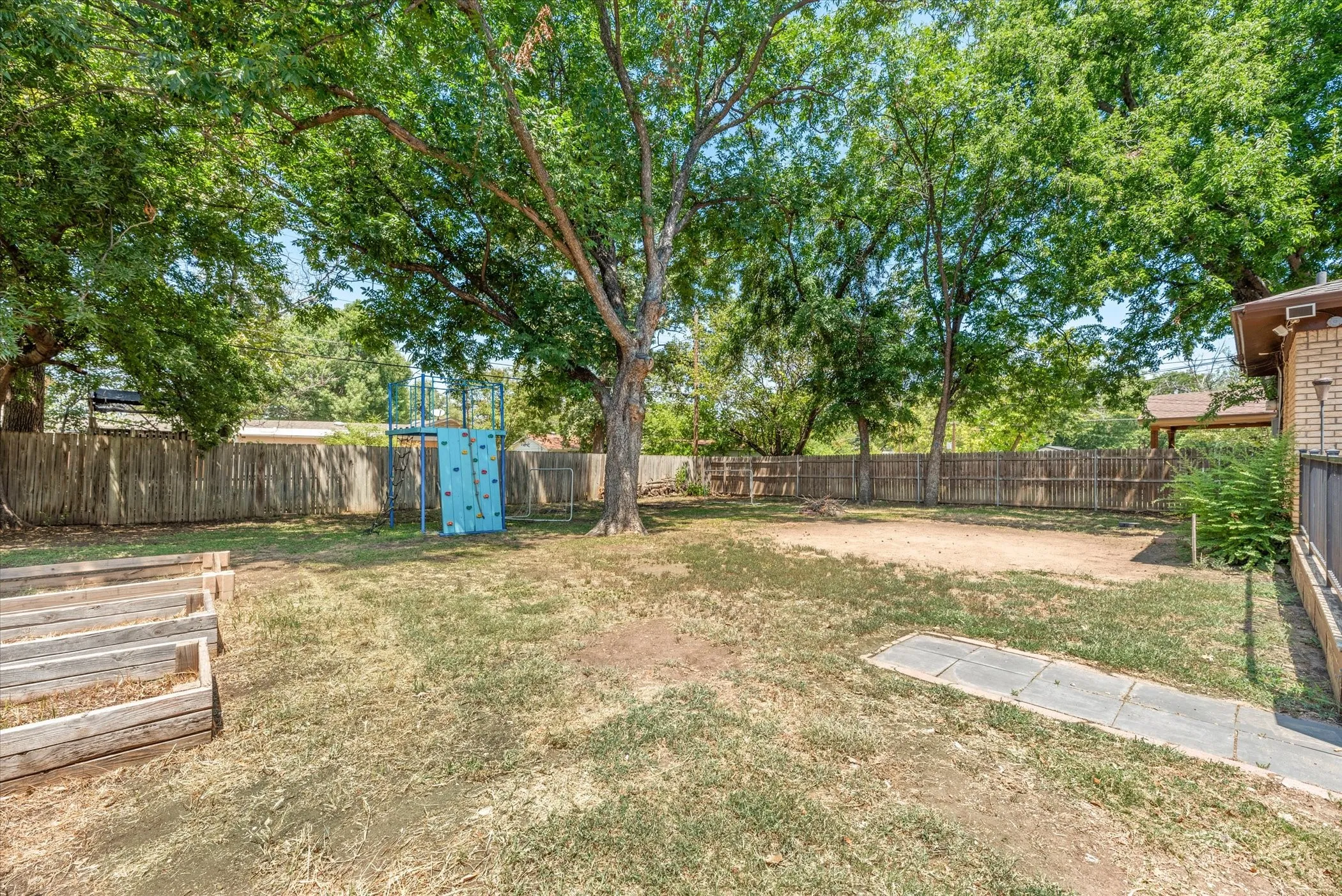 Single Family Residence For Sale in Tarrant County , 4709 Nadine Drive, Haltom City, Texas 76117, 3 Bedrooms, 2 Bathrooms, 2 Garage spaces, 1,297 Sqft, built in 1958, Preowned, Price $190,000, mls#20688959, Real Estate Agent in Haltom City, Homes For Sale in Tarrant county, Homes For Sale in Haltom City, Realtor in Haltom City Texas, Real Estate Brokerage Independent Realty Texas, Luminita Cordes Realtor