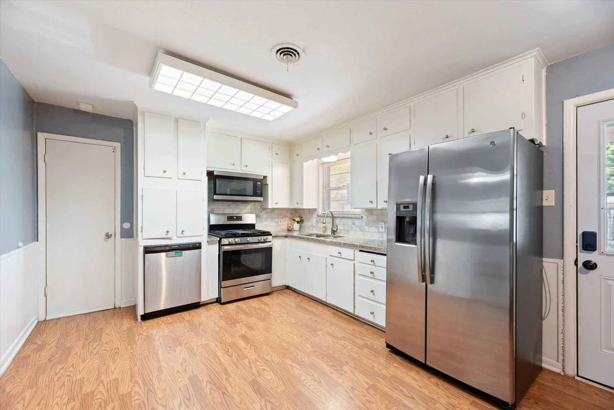 Single Family Residence For Sale in Tarrant County , 4709 Nadine Drive, Haltom City, Texas 76117, 3 Bedrooms, 2 Bathrooms, 2 Garage spaces, 1,297 Sqft, built in 1958, Preowned, Price $190,000, mls#20688959, Real Estate Agent in Haltom City, Homes For Sale in Tarrant county, Homes For Sale in Haltom City, Realtor in Haltom City Texas, Real Estate Brokerage Independent Realty Texas, Luminita Cordes Realtor
