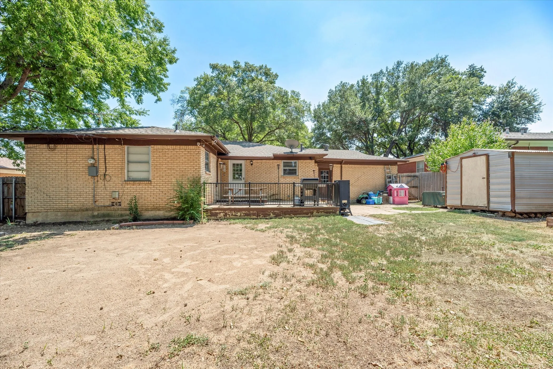 Single Family Residence For Sale in Tarrant County , 4709 Nadine Drive, Haltom City, Texas 76117, 3 Bedrooms, 2 Bathrooms, 2 Garage spaces, 1,297 Sqft, built in 1958, Preowned, Price $190,000, mls#20688959, Real Estate Agent in Haltom City, Homes For Sale in Tarrant county, Homes For Sale in Haltom City, Realtor in Haltom City Texas, Real Estate Brokerage Independent Realty Texas, Luminita Cordes Realtor