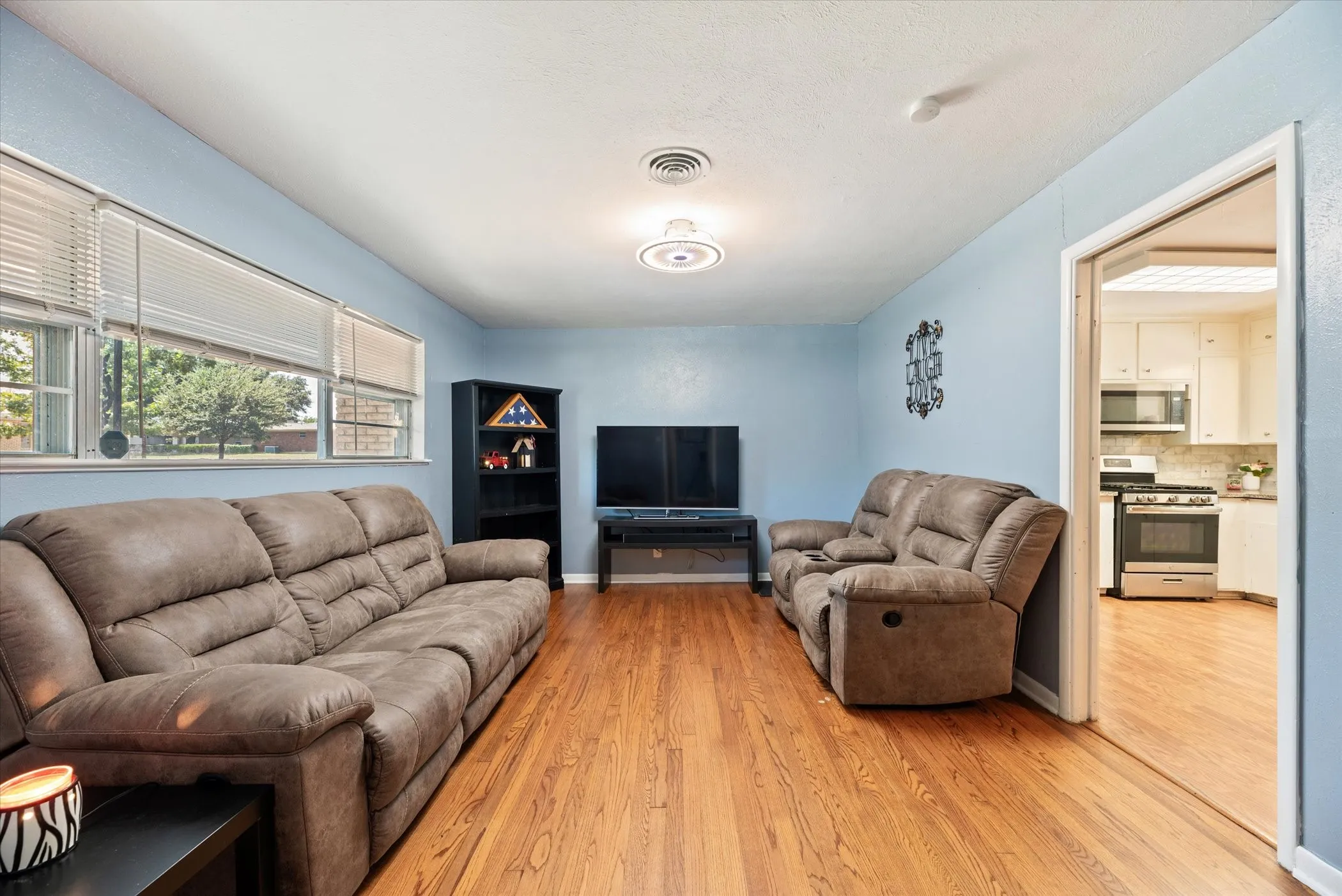 Single Family Residence For Sale in Tarrant County , 4709 Nadine Drive, Haltom City, Texas 76117, 3 Bedrooms, 2 Bathrooms, 2 Garage spaces, 1,297 Sqft, built in 1958, Preowned, Price $190,000, mls#20688959, Real Estate Agent in Haltom City, Homes For Sale in Tarrant county, Homes For Sale in Haltom City, Realtor in Haltom City Texas, Real Estate Brokerage Independent Realty Texas, Luminita Cordes Realtor