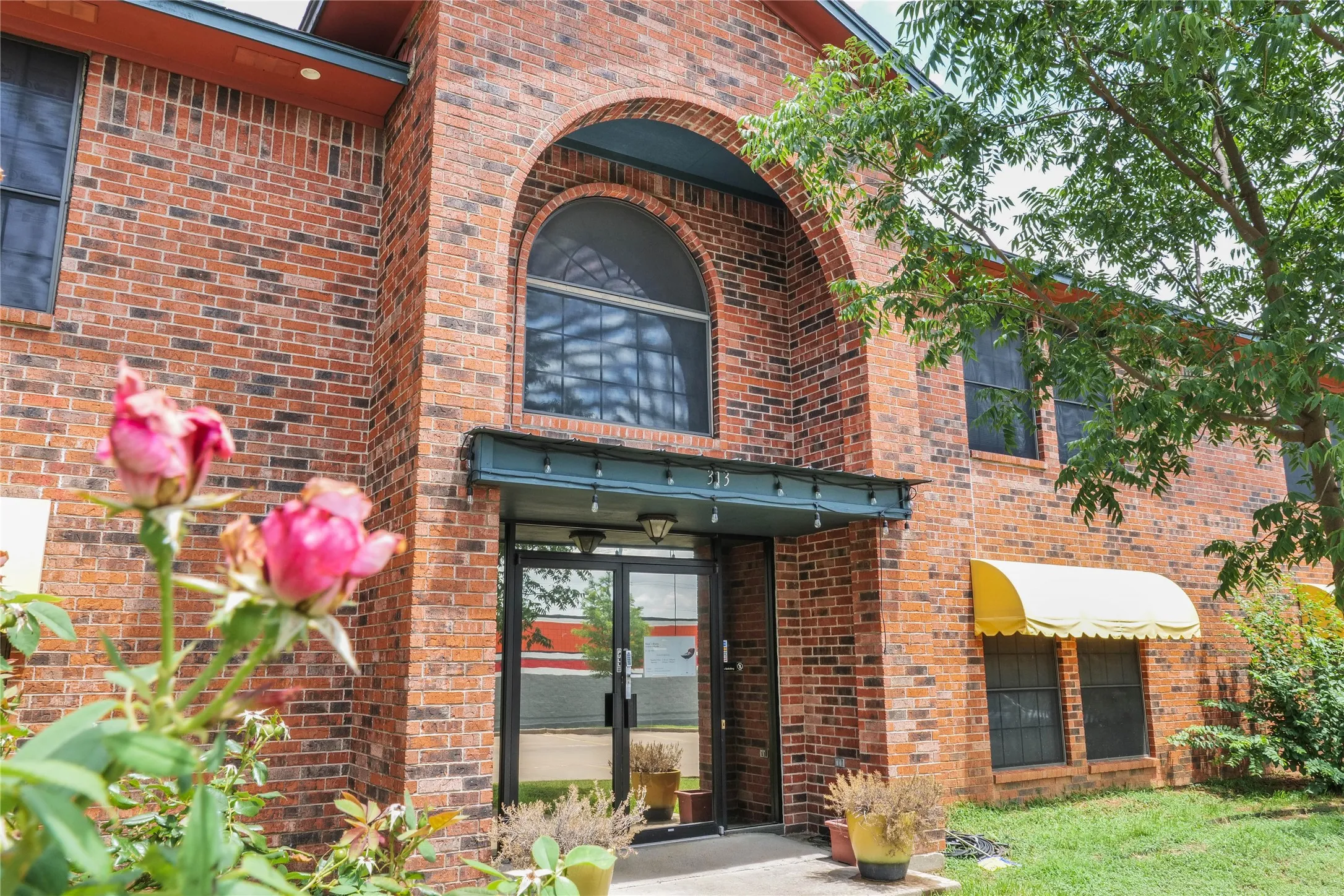 Office For Rent in Tarrant County , 313 Harwood private office, Bedford, Texas 76021, 0, 0, Garage spaces, 0 Sqft, built in 1989, Preowned, mls#20700858, Real Estate Agent in Bedford, Homes For Rent in Tarrant county, Homes For Rent in Bedford, Realtor in Bedford Texas, Real Estate Brokerage Independent Realty Texas, Luminita Cordes Realtor