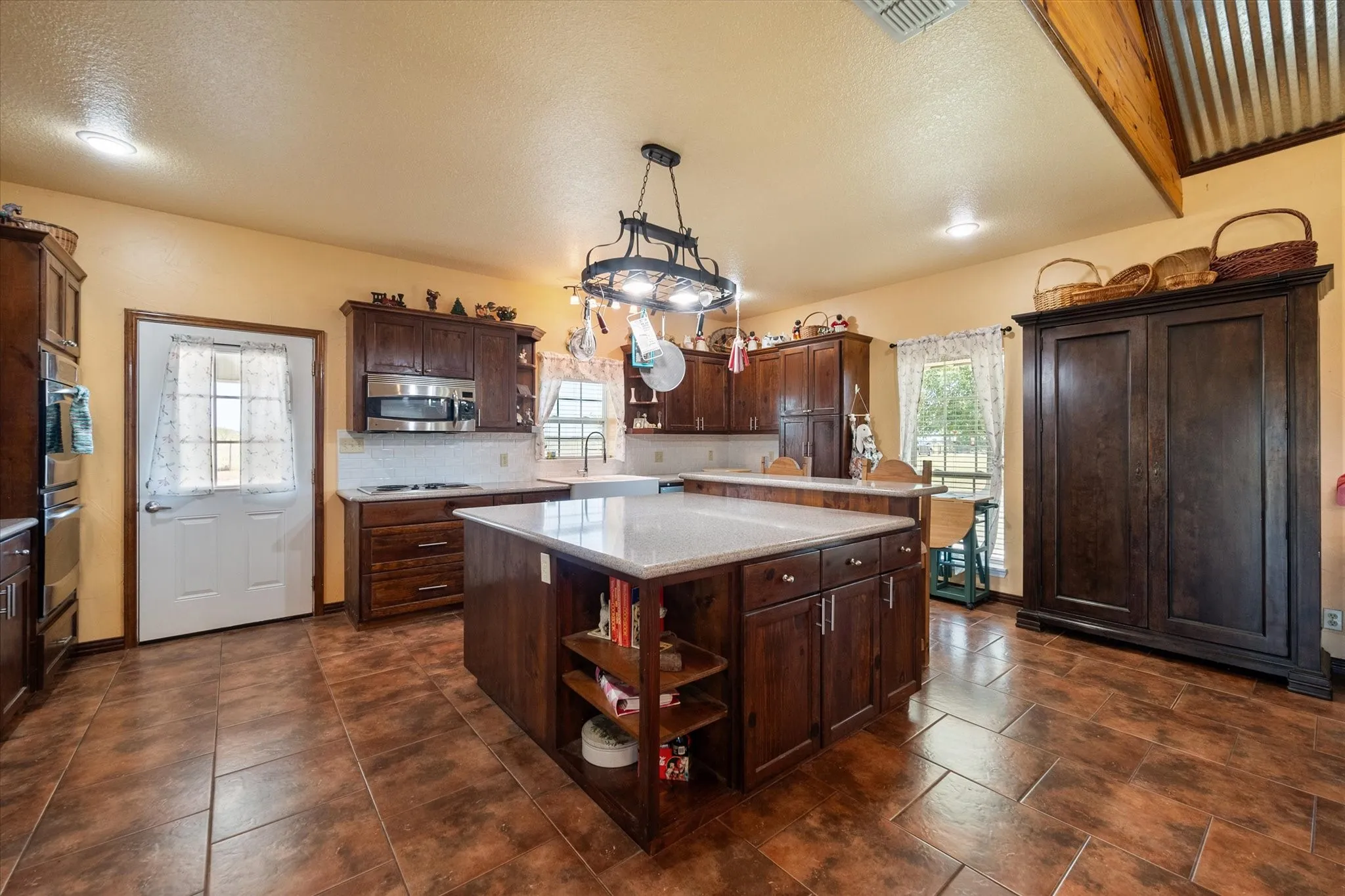 Single Family Residence For Sale in Navarro County , 6415 County Road 2030, Powell, Texas 75153, 3 Bedrooms, 2 Bathrooms, 2 Garage spaces, 2,925 Sqft, built in 2011, Price $785,000, mls#20705954, Real Estate Agent in Powell, Homes For Sale in Navarro county, Homes For Sale in Powell, Realtor in Powell Texas, Real Estate Brokerage Independent Realty Texas, Luminita Cordes Realtor