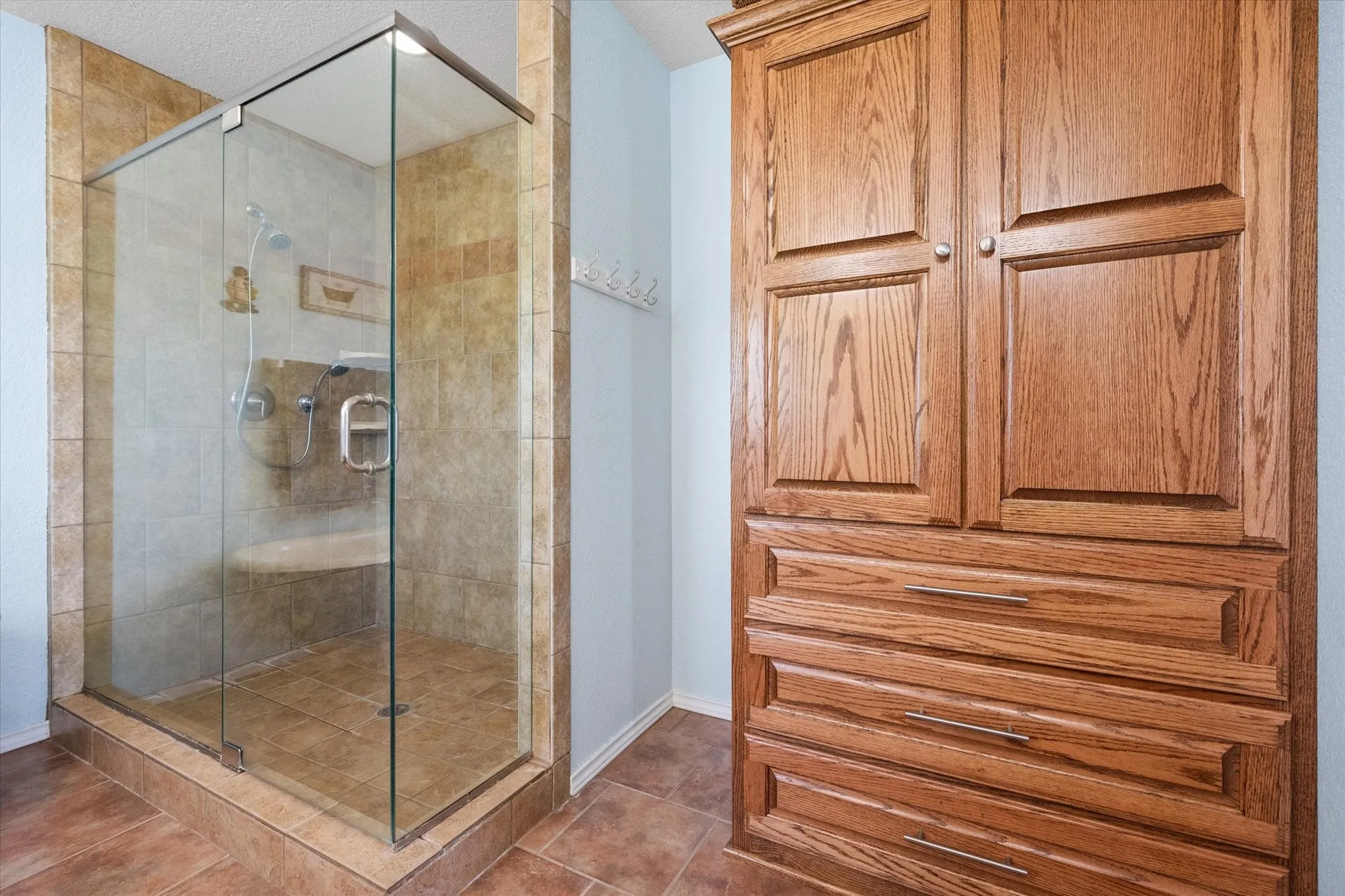 Single Family Residence For Sale in Navarro County , 6415 County Road 2030, Powell, Texas 75153, 3 Bedrooms, 2 Bathrooms, 2 Garage spaces, 2,925 Sqft, built in 2011, Price $785,000, mls#20705954, Real Estate Agent in Powell, Homes For Sale in Navarro county, Homes For Sale in Powell, Realtor in Powell Texas, Real Estate Brokerage Independent Realty Texas, Luminita Cordes Realtor