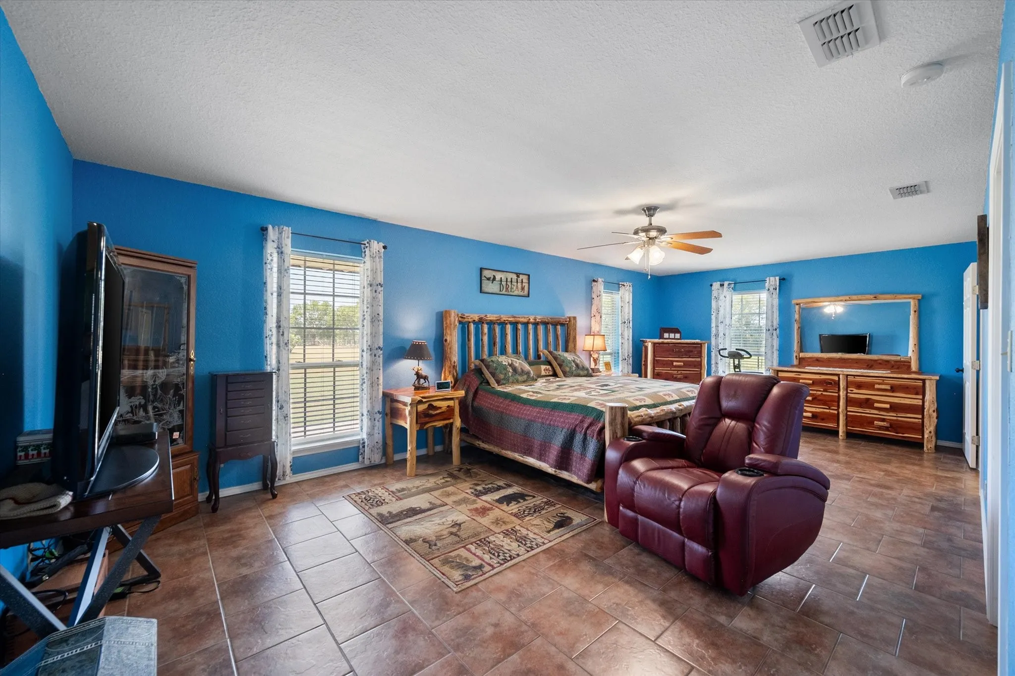 Single Family Residence For Sale in Navarro County , 6415 County Road 2030, Powell, Texas 75153, 3 Bedrooms, 2 Bathrooms, 2 Garage spaces, 2,925 Sqft, built in 2011, Price $785,000, mls#20705954, Real Estate Agent in Powell, Homes For Sale in Navarro county, Homes For Sale in Powell, Realtor in Powell Texas, Real Estate Brokerage Independent Realty Texas, Luminita Cordes Realtor