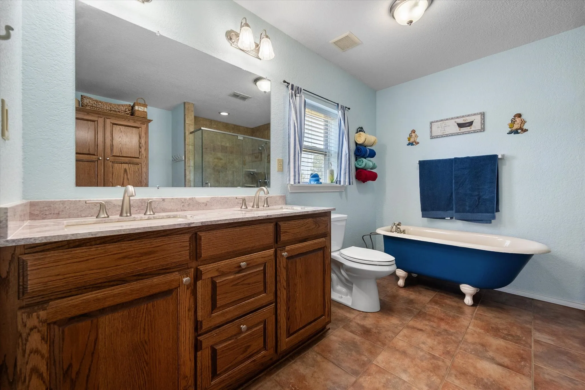 Single Family Residence For Sale in Navarro County , 6415 County Road 2030, Powell, Texas 75153, 3 Bedrooms, 2 Bathrooms, 2 Garage spaces, 2,925 Sqft, built in 2011, Price $785,000, mls#20705954, Real Estate Agent in Powell, Homes For Sale in Navarro county, Homes For Sale in Powell, Realtor in Powell Texas, Real Estate Brokerage Independent Realty Texas, Luminita Cordes Realtor