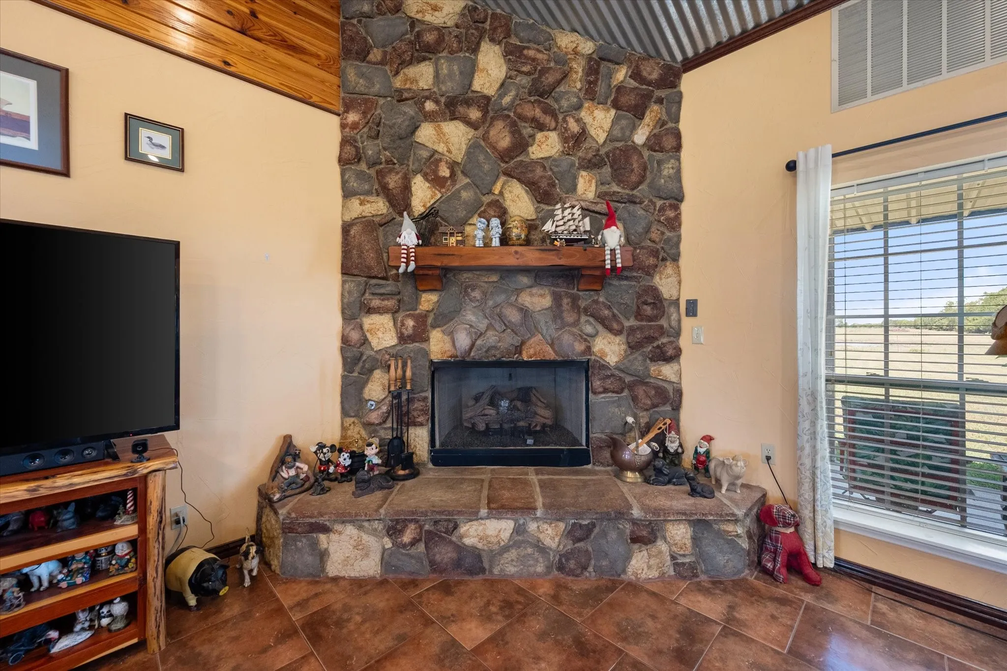 Single Family Residence For Sale in Navarro County , 6415 County Road 2030, Powell, Texas 75153, 3 Bedrooms, 2 Bathrooms, 2 Garage spaces, 2,925 Sqft, built in 2011, Price $785,000, mls#20705954, Real Estate Agent in Powell, Homes For Sale in Navarro county, Homes For Sale in Powell, Realtor in Powell Texas, Real Estate Brokerage Independent Realty Texas, Luminita Cordes Realtor