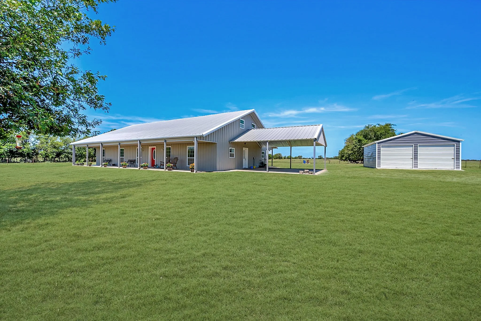 Single Family Residence For Sale in Navarro County , 6415 County Road 2030, Powell, Texas 75153, 3 Bedrooms, 2 Bathrooms, 2 Garage spaces, 2,925 Sqft, built in 2011, Price $785,000, mls#20705954, Real Estate Agent in Powell, Homes For Sale in Navarro county, Homes For Sale in Powell, Realtor in Powell Texas, Real Estate Brokerage Independent Realty Texas, Luminita Cordes Realtor