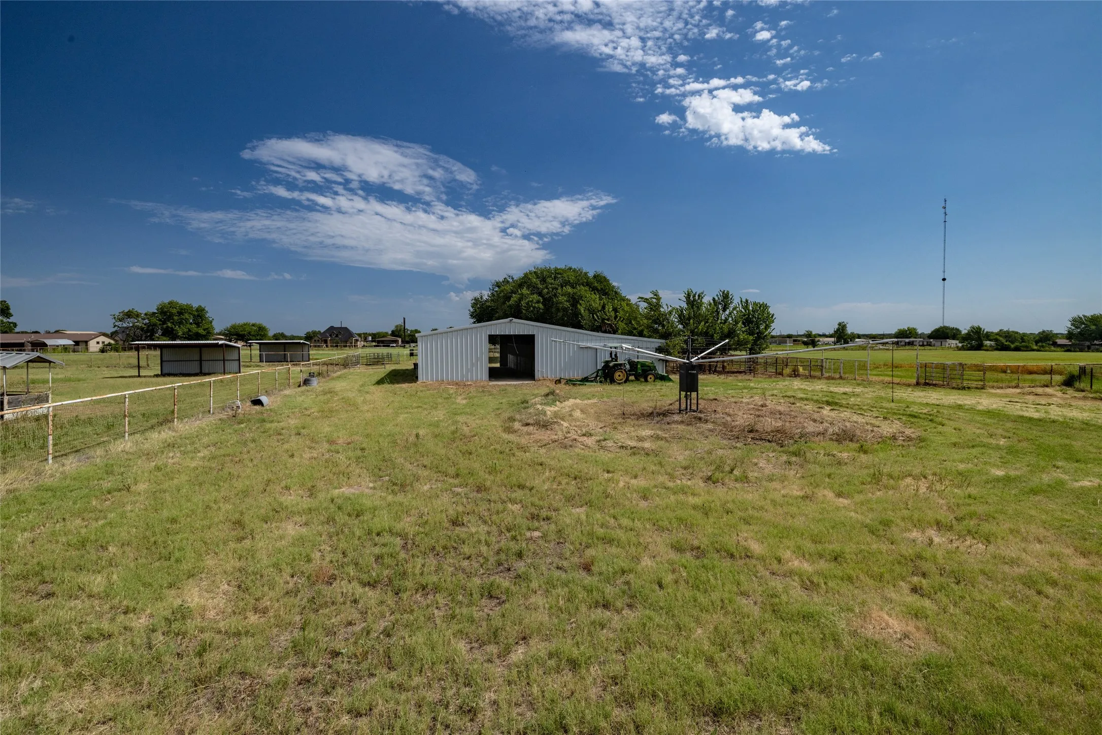 Mobile Home For Sale in Parker County , 207 Lazy B Lane, Springtown, Texas 76082, 3 Bedroom, 2 Bathroom, Garage spaces, 1,600 Sqft, built in 2002, Preowned, mls#20708932, Real Estate Agent in Springtown, Homes For Sale in Parker county, Homes For Sale in Springtown, Realtor in Springtown Texas, Real Estate Brokerage Independent Realty Texas, Luminita Cordes Realtor