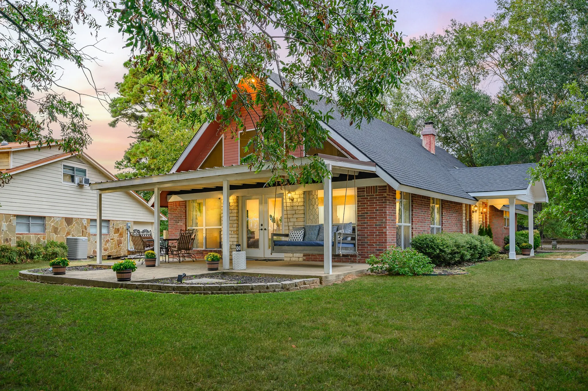 Single Family Residence For Sale in Henderson County , 123 Goodknight Ranch Road, Trinidad, Texas 75163, 5 Bedroom, 4 Bathroom, 2 Garage spaces, 2,746 Sqft, built in 1975, Preowned, mls#20714934, Real Estate Agent in Trinidad, Homes For Sale in Henderson county, Homes For Sale in Trinidad, Realtor in Trinidad Texas, Real Estate Brokerage Independent Realty Texas, Luminita Cordes Realtor