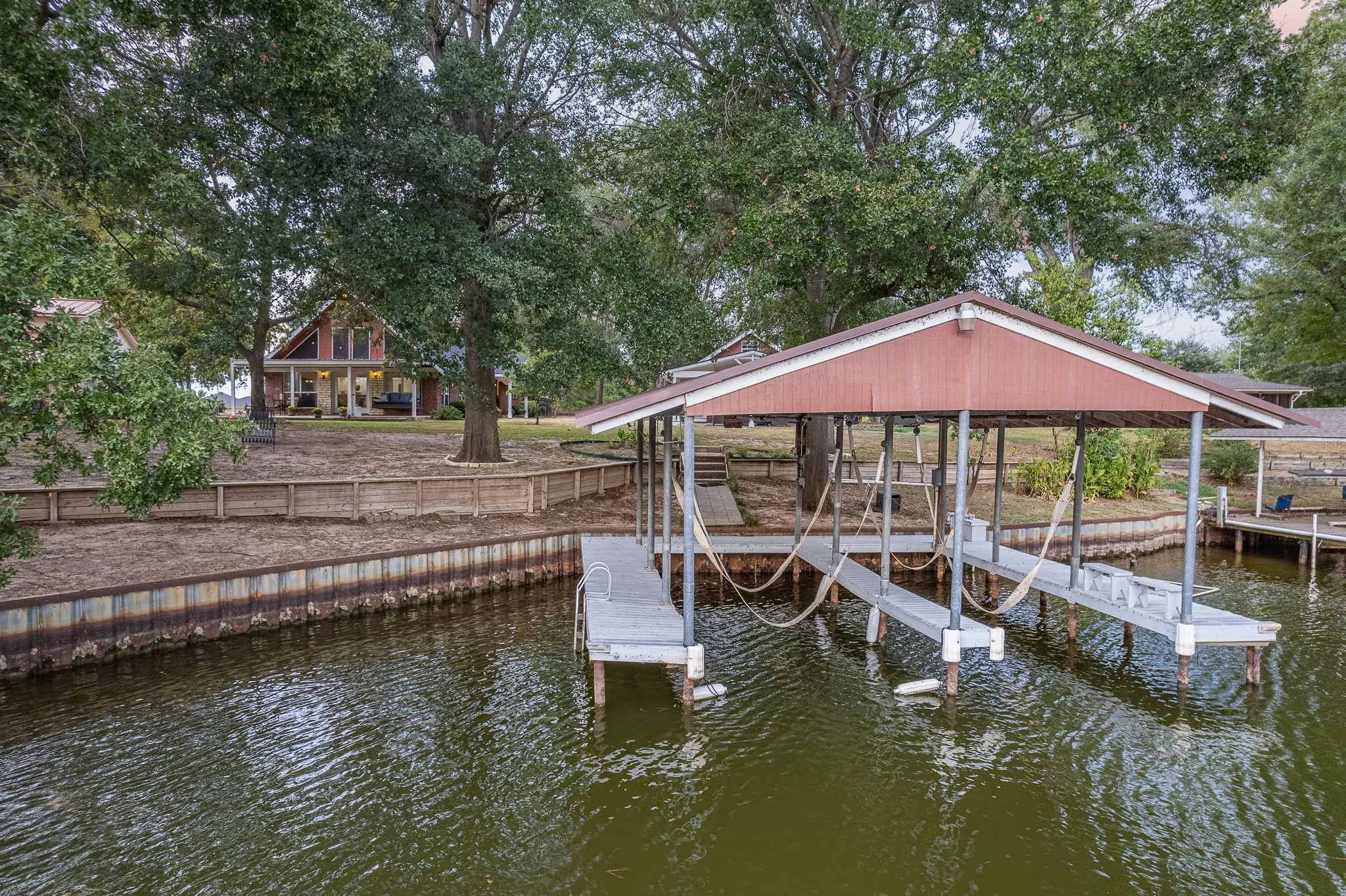 Single Family Residence For Sale in Henderson County , 123 Goodknight Ranch Road, Trinidad, Texas 75163, 5 Bedroom, 4 Bathroom, 2 Garage spaces, 2,746 Sqft, built in 1975, Preowned, mls#20714934, Real Estate Agent in Trinidad, Homes For Sale in Henderson county, Homes For Sale in Trinidad, Realtor in Trinidad Texas, Real Estate Brokerage Independent Realty Texas, Luminita Cordes Realtor