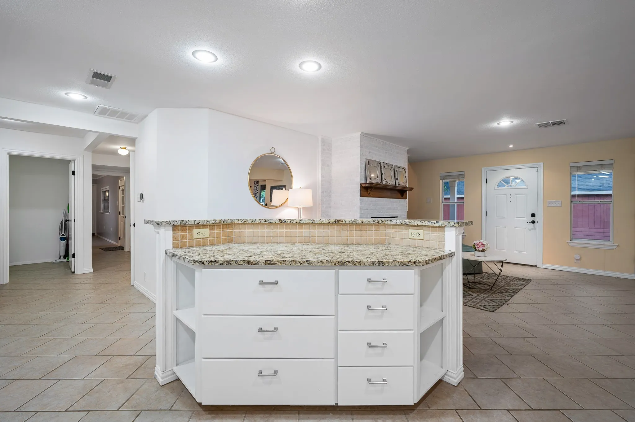 Single Family Residence For Sale in Henderson County , 123 Goodknight Ranch Road, Trinidad, Texas 75163, 5 Bedroom, 4 Bathroom, 2 Garage spaces, 2,746 Sqft, built in 1975, Preowned, mls#20714934, Real Estate Agent in Trinidad, Homes For Sale in Henderson county, Homes For Sale in Trinidad, Realtor in Trinidad Texas, Real Estate Brokerage Independent Realty Texas, Luminita Cordes Realtor