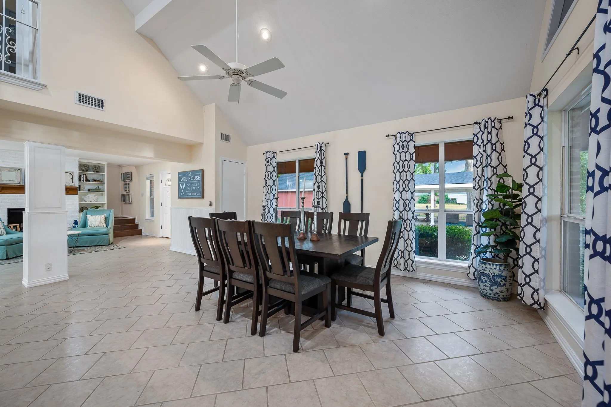Single Family Residence For Sale in Henderson County , 123 Goodknight Ranch Road, Trinidad, Texas 75163, 5 Bedroom, 4 Bathroom, 2 Garage spaces, 2,746 Sqft, built in 1975, Preowned, mls#20714934, Real Estate Agent in Trinidad, Homes For Sale in Henderson county, Homes For Sale in Trinidad, Realtor in Trinidad Texas, Real Estate Brokerage Independent Realty Texas, Luminita Cordes Realtor