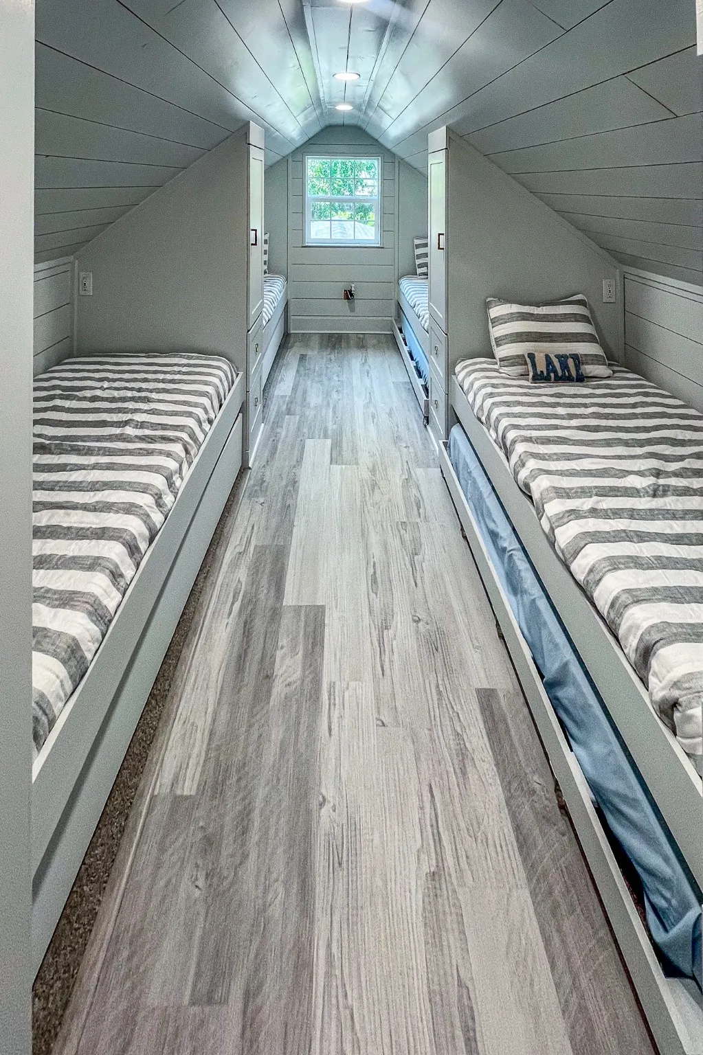 Single Family Residence For Sale in Henderson County , 123 Goodknight Ranch Road, Trinidad, Texas 75163, 5 Bedroom, 4 Bathroom, 2 Garage spaces, 2,746 Sqft, built in 1975, Preowned, mls#20714934, Real Estate Agent in Trinidad, Homes For Sale in Henderson county, Homes For Sale in Trinidad, Realtor in Trinidad Texas, Real Estate Brokerage Independent Realty Texas, Luminita Cordes Realtor