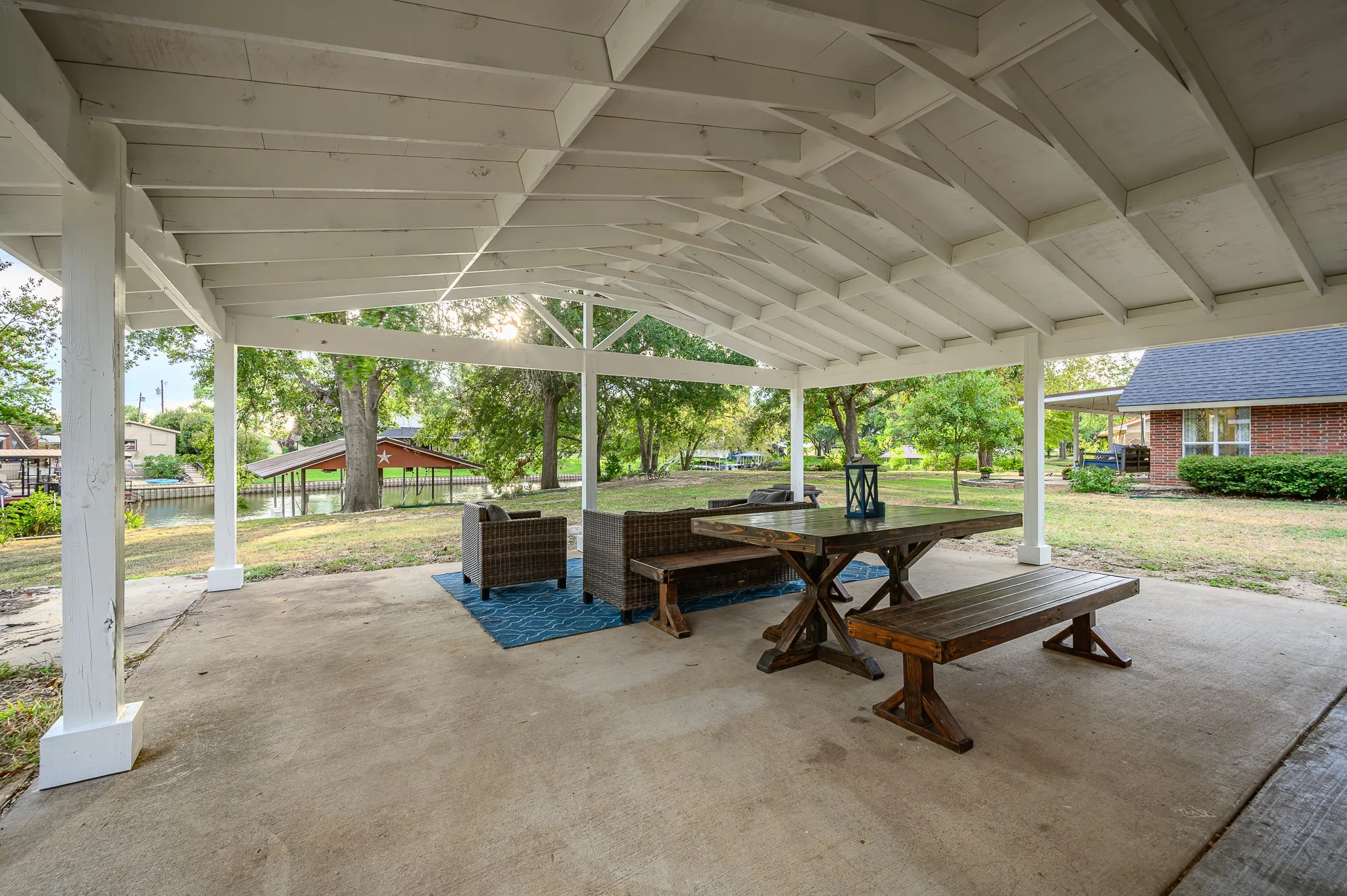 Single Family Residence For Sale in Henderson County , 123 Goodknight Ranch Road, Trinidad, Texas 75163, 5 Bedroom, 4 Bathroom, 2 Garage spaces, 2,746 Sqft, built in 1975, Preowned, mls#20714934, Real Estate Agent in Trinidad, Homes For Sale in Henderson county, Homes For Sale in Trinidad, Realtor in Trinidad Texas, Real Estate Brokerage Independent Realty Texas, Luminita Cordes Realtor