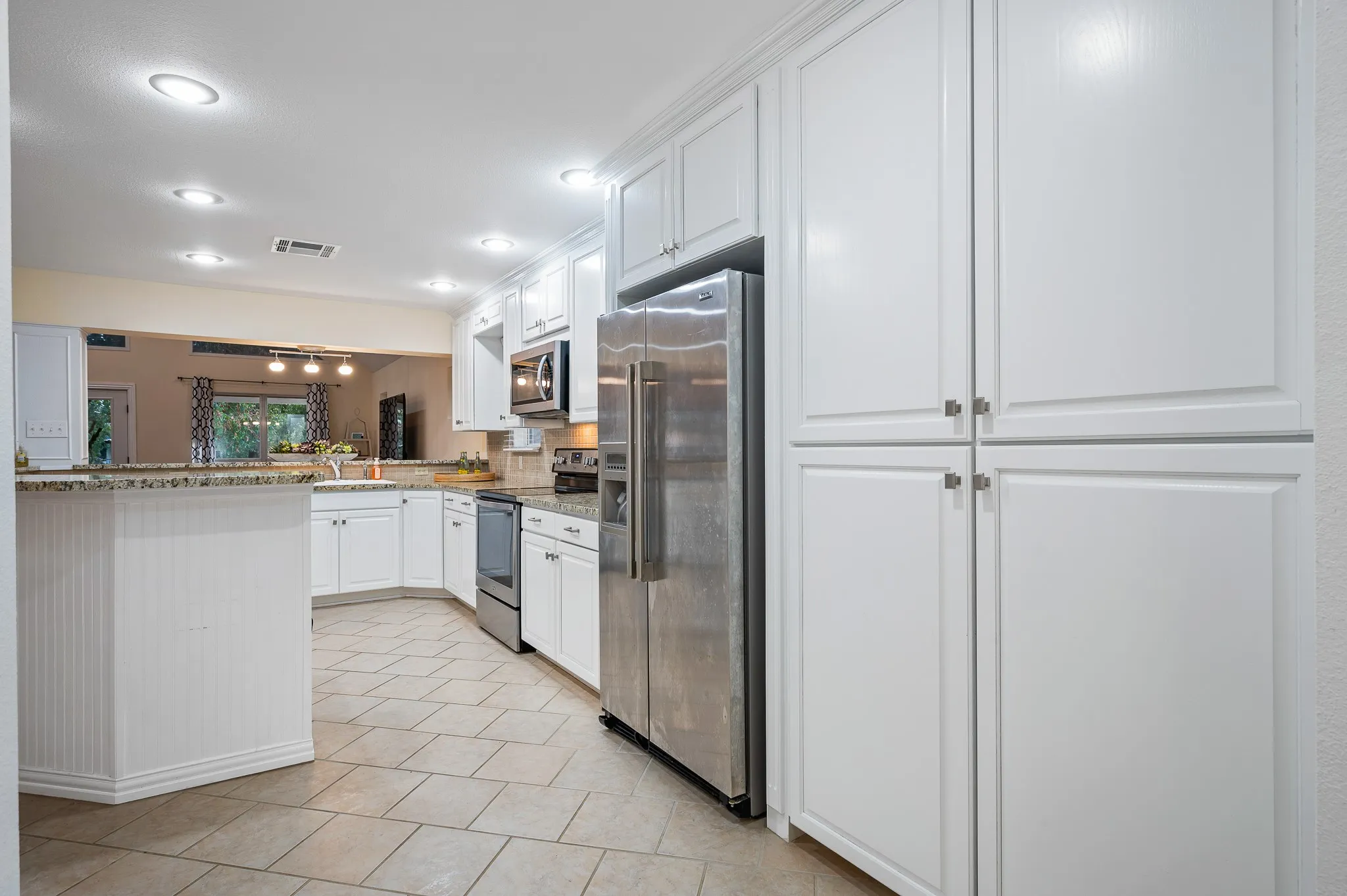 Single Family Residence For Sale in Henderson County , 123 Goodknight Ranch Road, Trinidad, Texas 75163, 5 Bedroom, 4 Bathroom, 2 Garage spaces, 2,746 Sqft, built in 1975, Preowned, mls#20714934, Real Estate Agent in Trinidad, Homes For Sale in Henderson county, Homes For Sale in Trinidad, Realtor in Trinidad Texas, Real Estate Brokerage Independent Realty Texas, Luminita Cordes Realtor