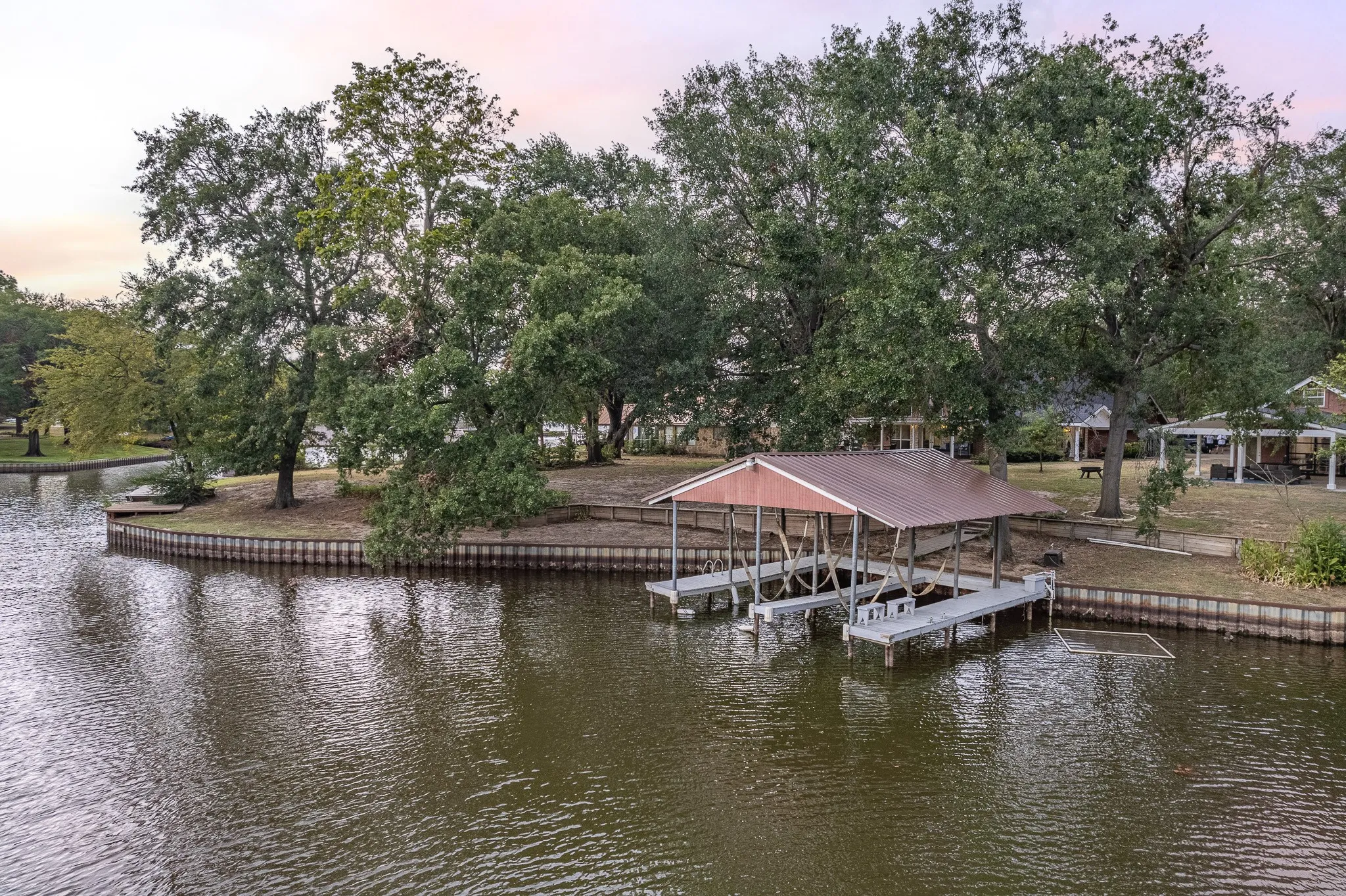 Single Family Residence For Sale in Henderson County , 123 Goodknight Ranch Road, Trinidad, Texas 75163, 5 Bedroom, 4 Bathroom, 2 Garage spaces, 2,746 Sqft, built in 1975, Preowned, mls#20714934, Real Estate Agent in Trinidad, Homes For Sale in Henderson county, Homes For Sale in Trinidad, Realtor in Trinidad Texas, Real Estate Brokerage Independent Realty Texas, Luminita Cordes Realtor
