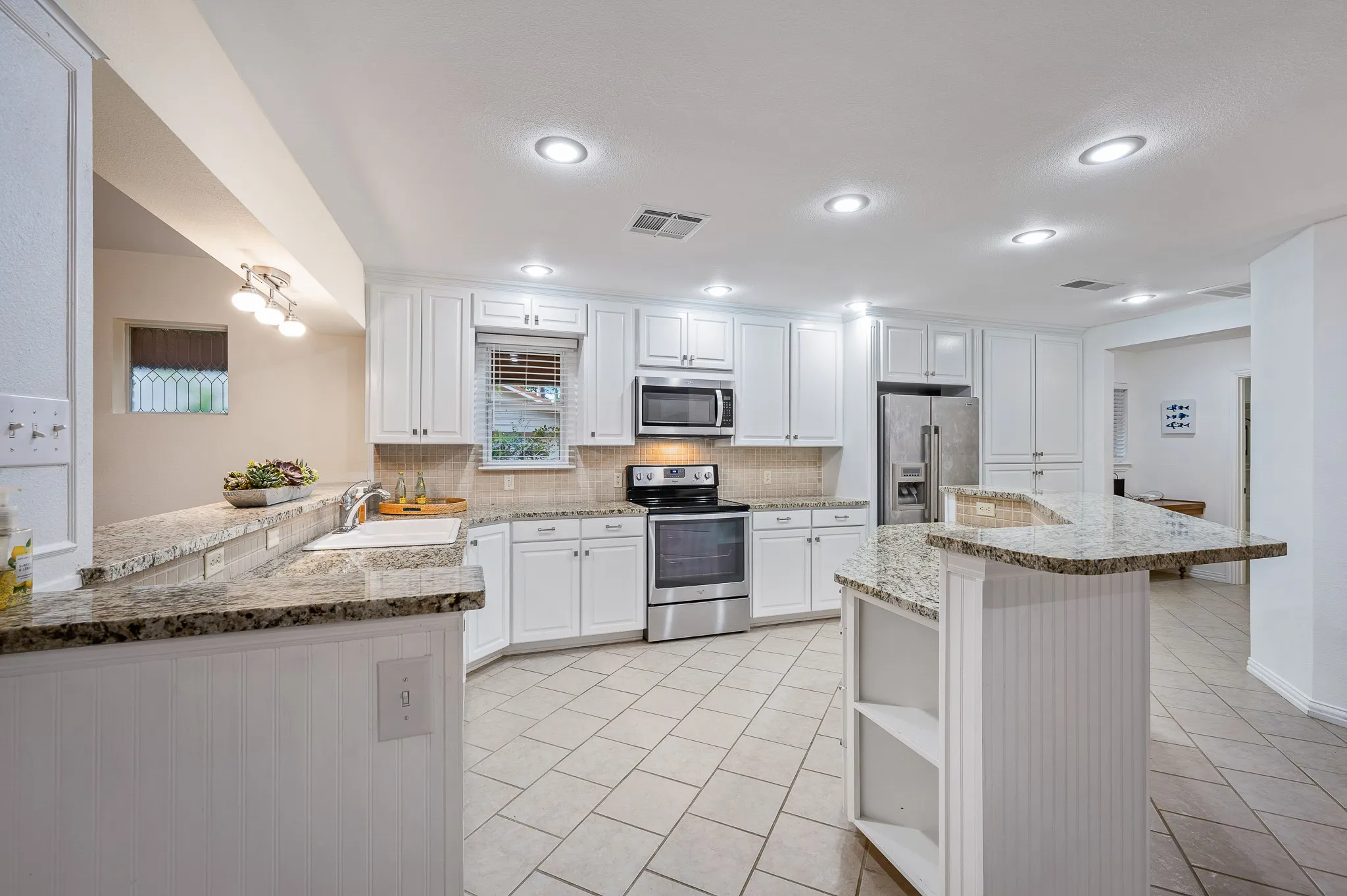 Single Family Residence For Sale in Henderson County , 123 Goodknight Ranch Road, Trinidad, Texas 75163, 5 Bedroom, 4 Bathroom, 2 Garage spaces, 2,746 Sqft, built in 1975, Preowned, mls#20714934, Real Estate Agent in Trinidad, Homes For Sale in Henderson county, Homes For Sale in Trinidad, Realtor in Trinidad Texas, Real Estate Brokerage Independent Realty Texas, Luminita Cordes Realtor