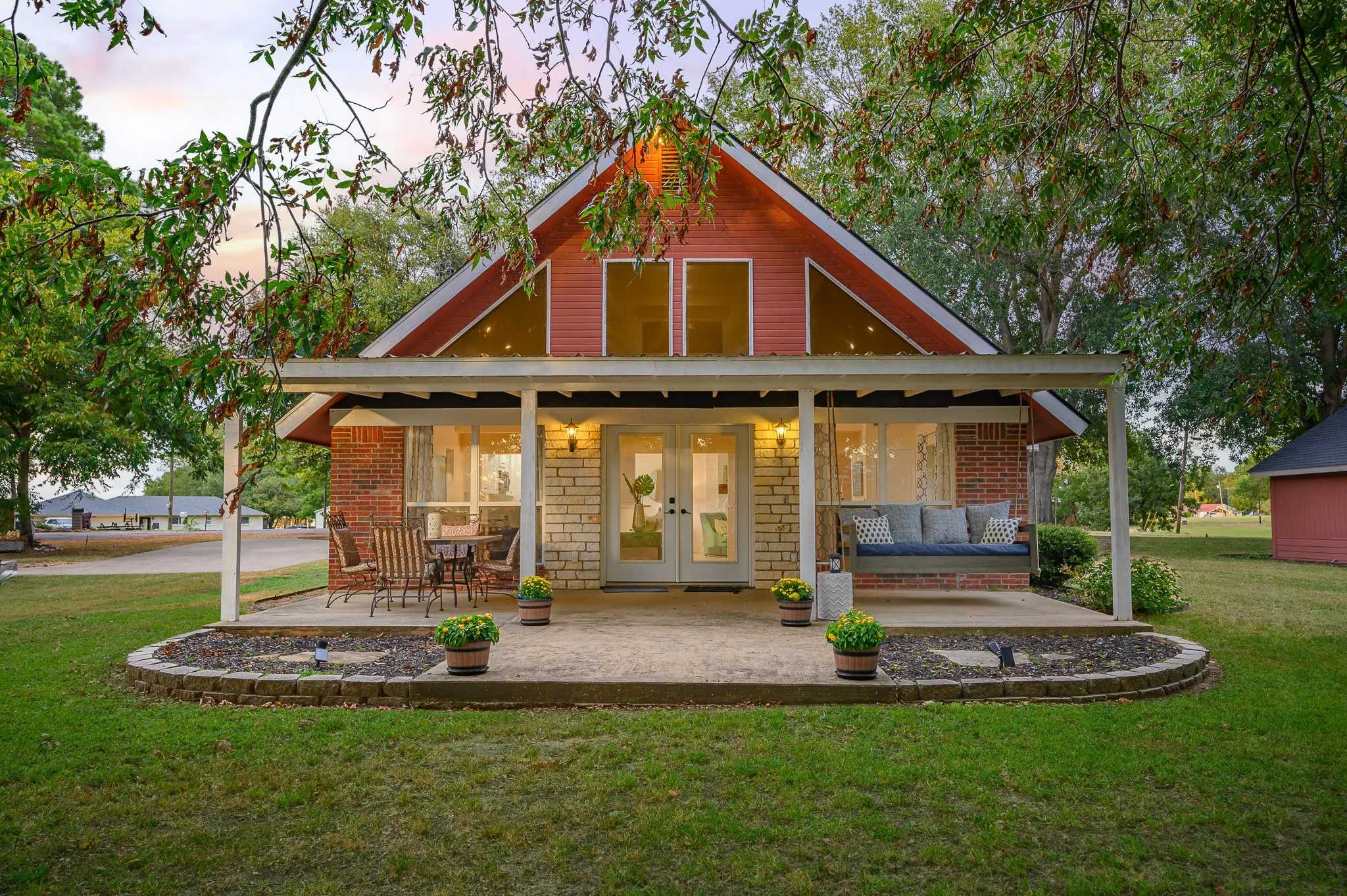 Single Family Residence For Sale in Henderson County , 123 Goodknight Ranch Road, Trinidad, Texas 75163, 5 Bedroom, 4 Bathroom, 2 Garage spaces, 2,746 Sqft, built in 1975, Preowned, mls#20714934, Real Estate Agent in Trinidad, Homes For Sale in Henderson county, Homes For Sale in Trinidad, Realtor in Trinidad Texas, Real Estate Brokerage Independent Realty Texas, Luminita Cordes Realtor