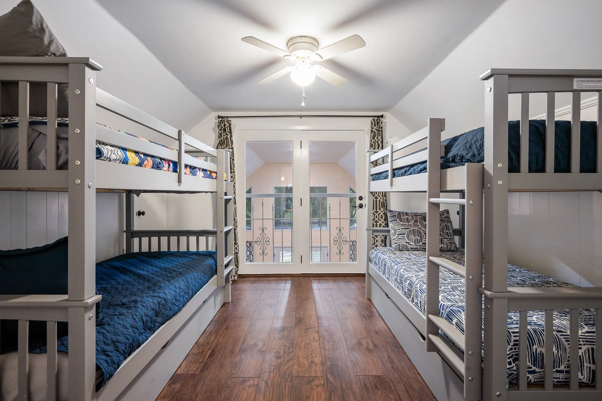 Single Family Residence For Sale in Henderson County , 123 Goodknight Ranch Road, Trinidad, Texas 75163, 5 Bedroom, 4 Bathroom, 2 Garage spaces, 2,746 Sqft, built in 1975, Preowned, mls#20714934, Real Estate Agent in Trinidad, Homes For Sale in Henderson county, Homes For Sale in Trinidad, Realtor in Trinidad Texas, Real Estate Brokerage Independent Realty Texas, Luminita Cordes Realtor