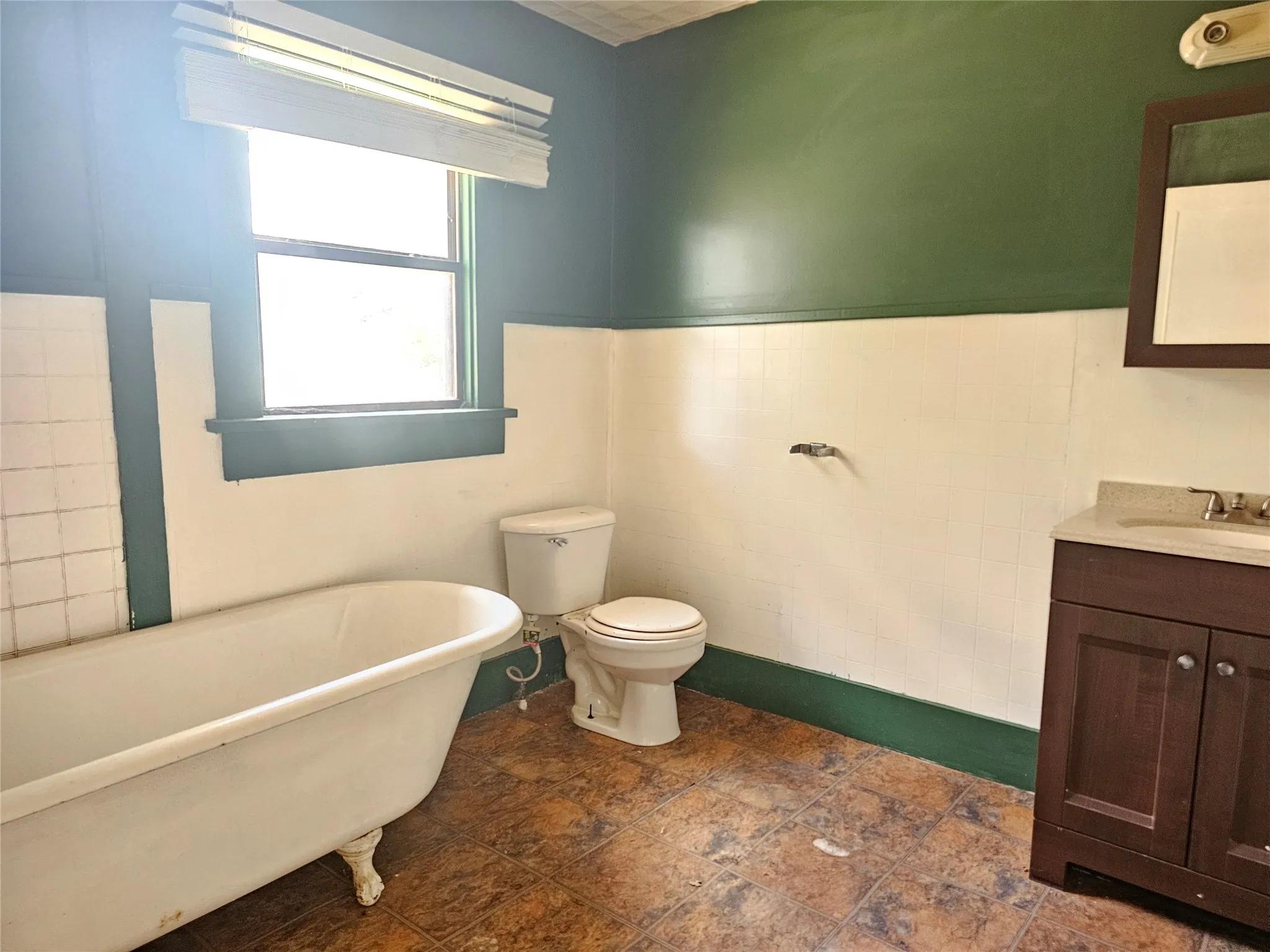 Single Family Residence For Sale in Brown County , 216 E Pecan Street, Bangs, Texas 76823, 2 Bedroom, 2 Bathroom, Garage spaces, 1,342 Sqft, built in 0, mls#20714856, Real Estate Agent in Bangs, Homes For Sale in Brown county, Homes For Sale in Bangs, Realtor in Bangs Texas, Real Estate Brokerage Independent Realty Texas, Luminita Cordes Realtor