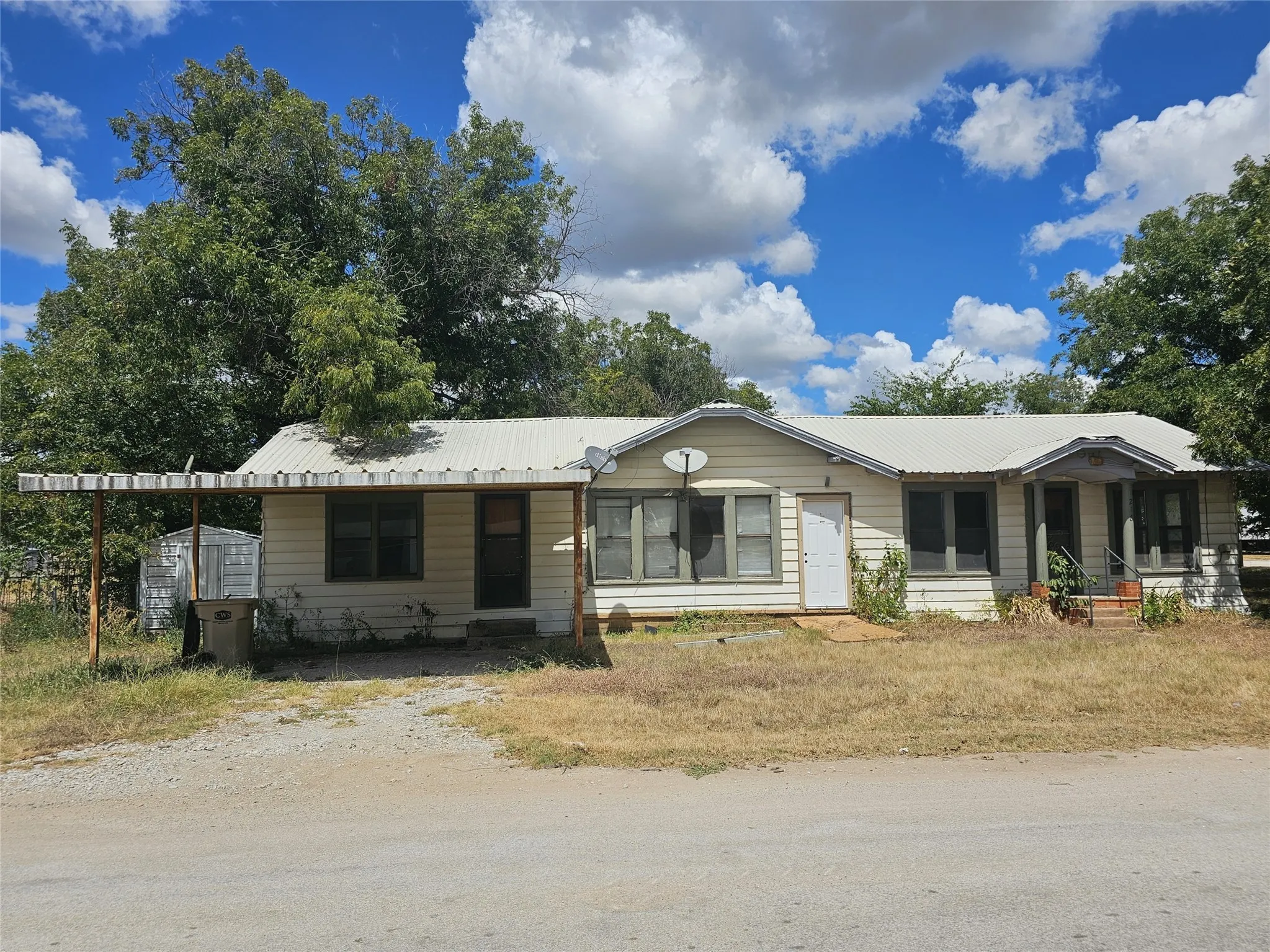 Single Family Residence For Sale in Brown County , 216 E Pecan Street, Bangs, Texas 76823, 2 Bedroom, 2 Bathroom, Garage spaces, 1,342 Sqft, built in 0, mls#20714856, Real Estate Agent in Bangs, Homes For Sale in Brown county, Homes For Sale in Bangs, Realtor in Bangs Texas, Real Estate Brokerage Independent Realty Texas, Luminita Cordes Realtor