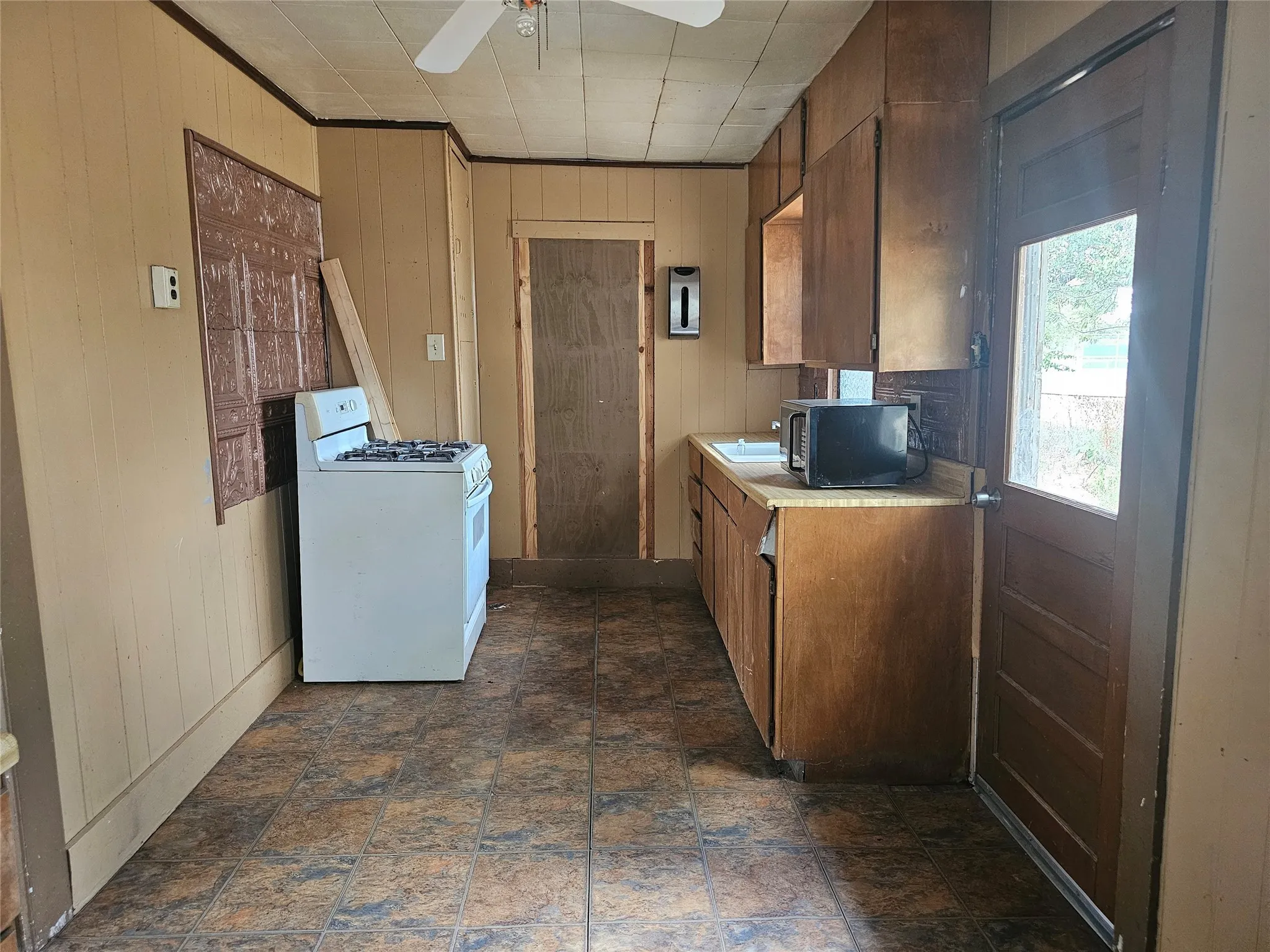 Single Family Residence For Sale in Brown County , 216 E Pecan Street, Bangs, Texas 76823, 2 Bedroom, 2 Bathroom, Garage spaces, 1,342 Sqft, built in 0, mls#20714856, Real Estate Agent in Bangs, Homes For Sale in Brown county, Homes For Sale in Bangs, Realtor in Bangs Texas, Real Estate Brokerage Independent Realty Texas, Luminita Cordes Realtor