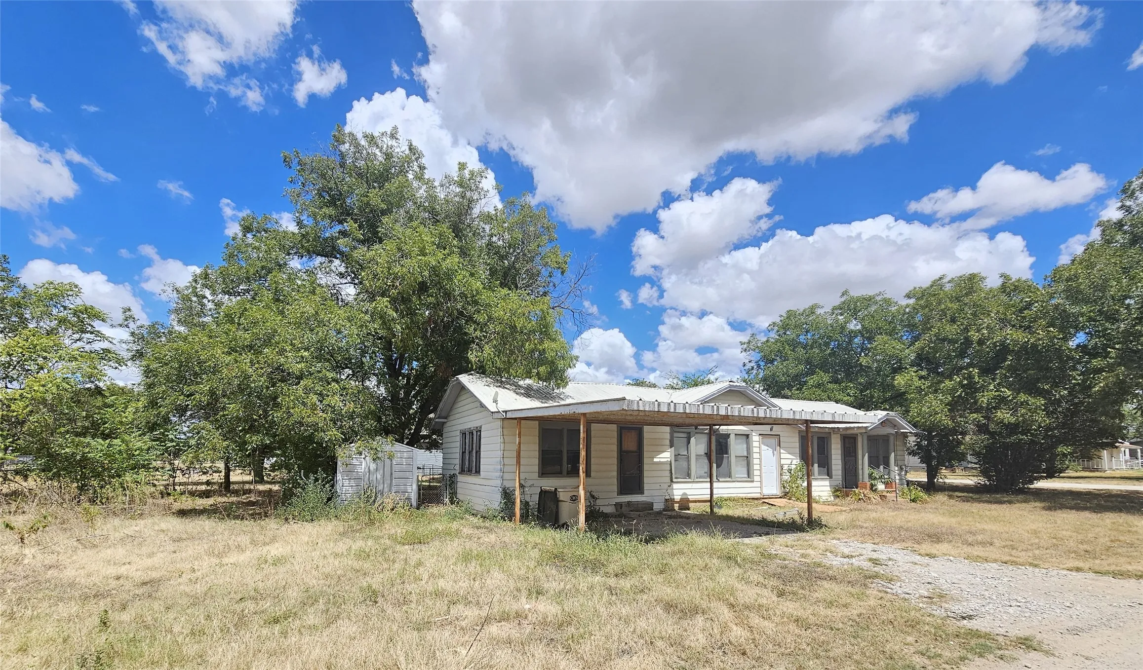 Single Family Residence For Sale in Brown County , 216 E Pecan Street, Bangs, Texas 76823, 2 Bedroom, 2 Bathroom, Garage spaces, 1,342 Sqft, built in 0, mls#20714856, Real Estate Agent in Bangs, Homes For Sale in Brown county, Homes For Sale in Bangs, Realtor in Bangs Texas, Real Estate Brokerage Independent Realty Texas, Luminita Cordes Realtor