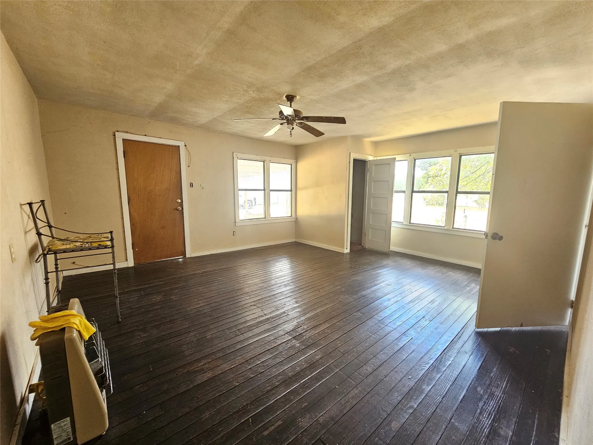 Single Family Residence For Sale in Brown County , 216 E Pecan Street, Bangs, Texas 76823, 2 Bedroom, 2 Bathroom, Garage spaces, 1,342 Sqft, built in 0, mls#20714856, Real Estate Agent in Bangs, Homes For Sale in Brown county, Homes For Sale in Bangs, Realtor in Bangs Texas, Real Estate Brokerage Independent Realty Texas, Luminita Cordes Realtor
