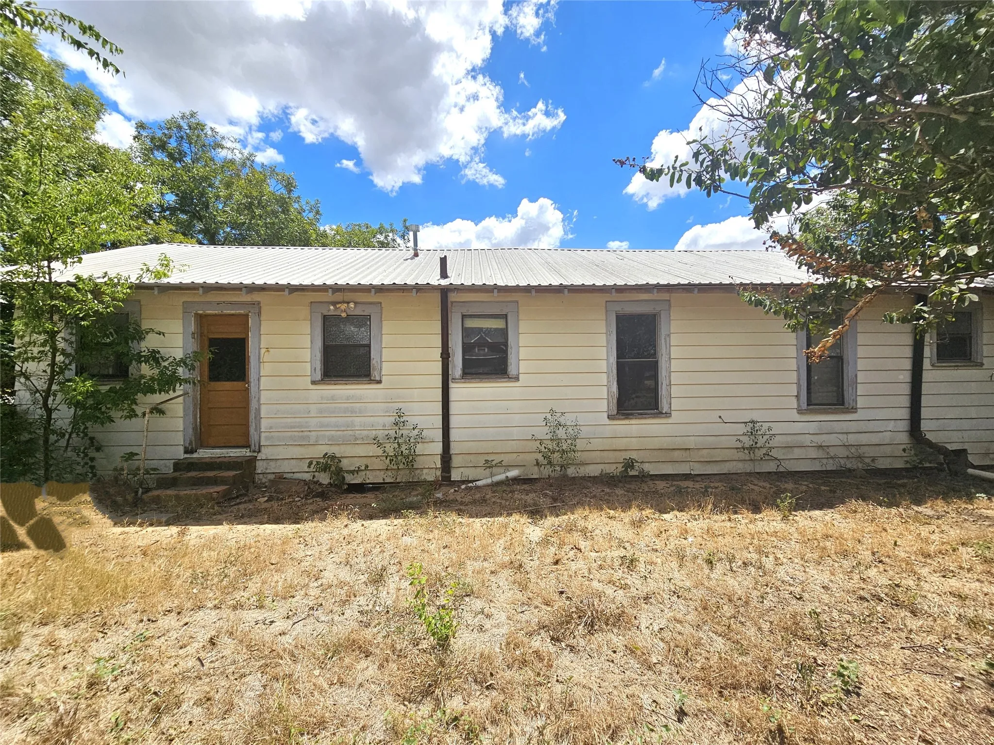 Single Family Residence For Sale in Brown County , 216 E Pecan Street, Bangs, Texas 76823, 2 Bedroom, 2 Bathroom, Garage spaces, 1,342 Sqft, built in 0, mls#20714856, Real Estate Agent in Bangs, Homes For Sale in Brown county, Homes For Sale in Bangs, Realtor in Bangs Texas, Real Estate Brokerage Independent Realty Texas, Luminita Cordes Realtor