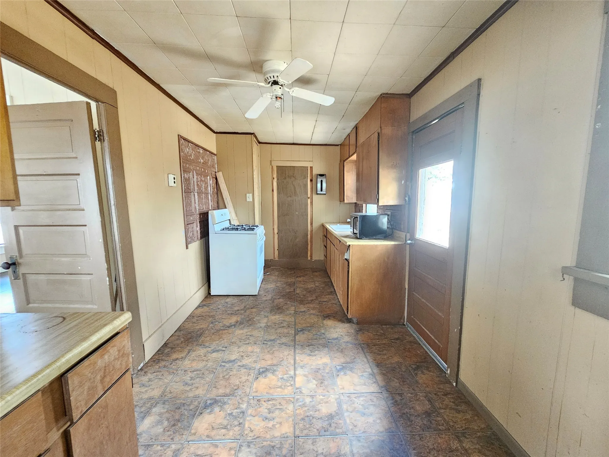 Single Family Residence For Sale in Brown County , 216 E Pecan Street, Bangs, Texas 76823, 2 Bedroom, 2 Bathroom, Garage spaces, 1,342 Sqft, built in 0, mls#20714856, Real Estate Agent in Bangs, Homes For Sale in Brown county, Homes For Sale in Bangs, Realtor in Bangs Texas, Real Estate Brokerage Independent Realty Texas, Luminita Cordes Realtor