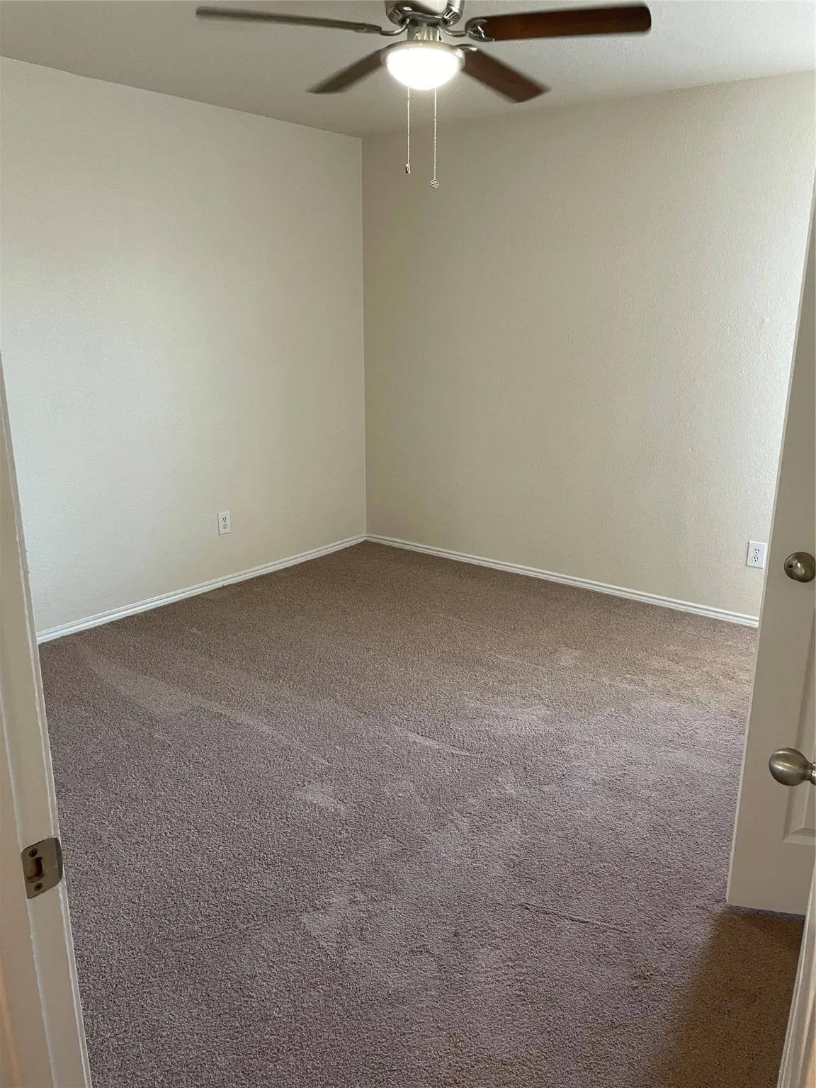 Unfurnished room featuring carpet and ceiling fan