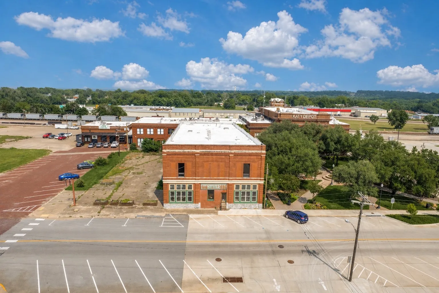 Retail For Sale in Grayson County , 114 N Houston Avenue, Denison, Texas 75021, 0, 0, Garage spaces, 0 Sqft, built in 1900, Preowned, mls#20709794, Real Estate Agent in Denison, Homes For Sale in Grayson county, Homes For Sale in Denison, Realtor in Denison Texas, Real Estate Brokerage Independent Realty Texas, Luminita Cordes Realtor