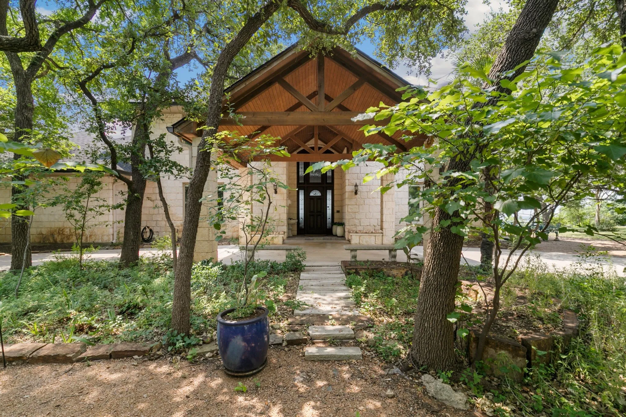 Single Family Residence For Sale in Tarrant County , 9957 Boat Club Road, Fort Worth, Texas 76179, 4 Bedroom, 6 Bathroom, 4 Garage spaces, 4,030 Sqft, built in 1996, Preowned, mls#20721950, Real Estate Agent in Fort Worth, Homes For Sale in Tarrant county, Homes For Sale in Fort Worth, Realtor in Fort Worth Texas, Real Estate Brokerage Independent Realty Texas, Luminita Cordes Realtor