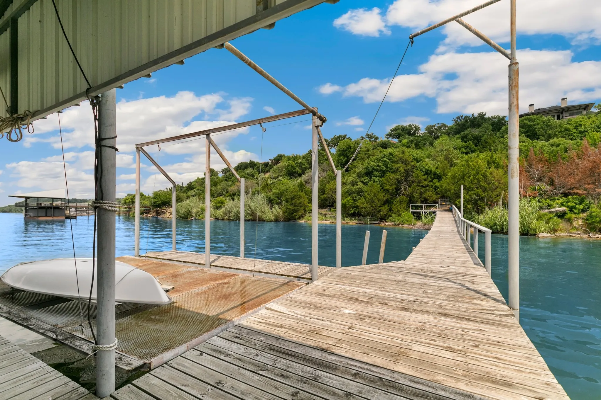 Single Family Residence For Sale in Tarrant County , 9957 Boat Club Road, Fort Worth, Texas 76179, 4 Bedroom, 6 Bathroom, 4 Garage spaces, 4,030 Sqft, built in 1996, Preowned, mls#20721950, Real Estate Agent in Fort Worth, Homes For Sale in Tarrant county, Homes For Sale in Fort Worth, Realtor in Fort Worth Texas, Real Estate Brokerage Independent Realty Texas, Luminita Cordes Realtor