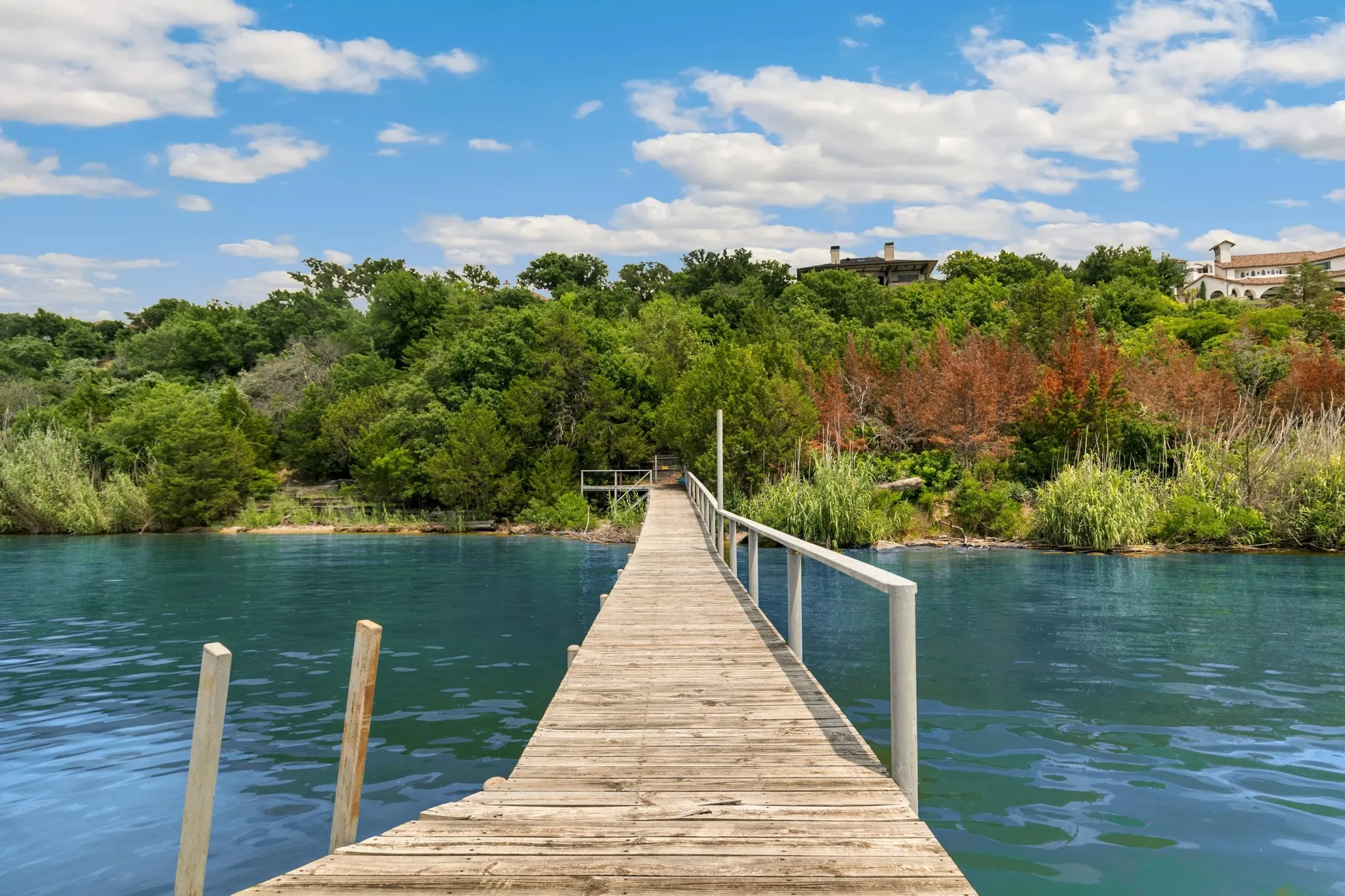 Single Family Residence For Sale in Tarrant County , 9957 Boat Club Road, Fort Worth, Texas 76179, 4 Bedroom, 6 Bathroom, 4 Garage spaces, 4,030 Sqft, built in 1996, Preowned, mls#20721950, Real Estate Agent in Fort Worth, Homes For Sale in Tarrant county, Homes For Sale in Fort Worth, Realtor in Fort Worth Texas, Real Estate Brokerage Independent Realty Texas, Luminita Cordes Realtor