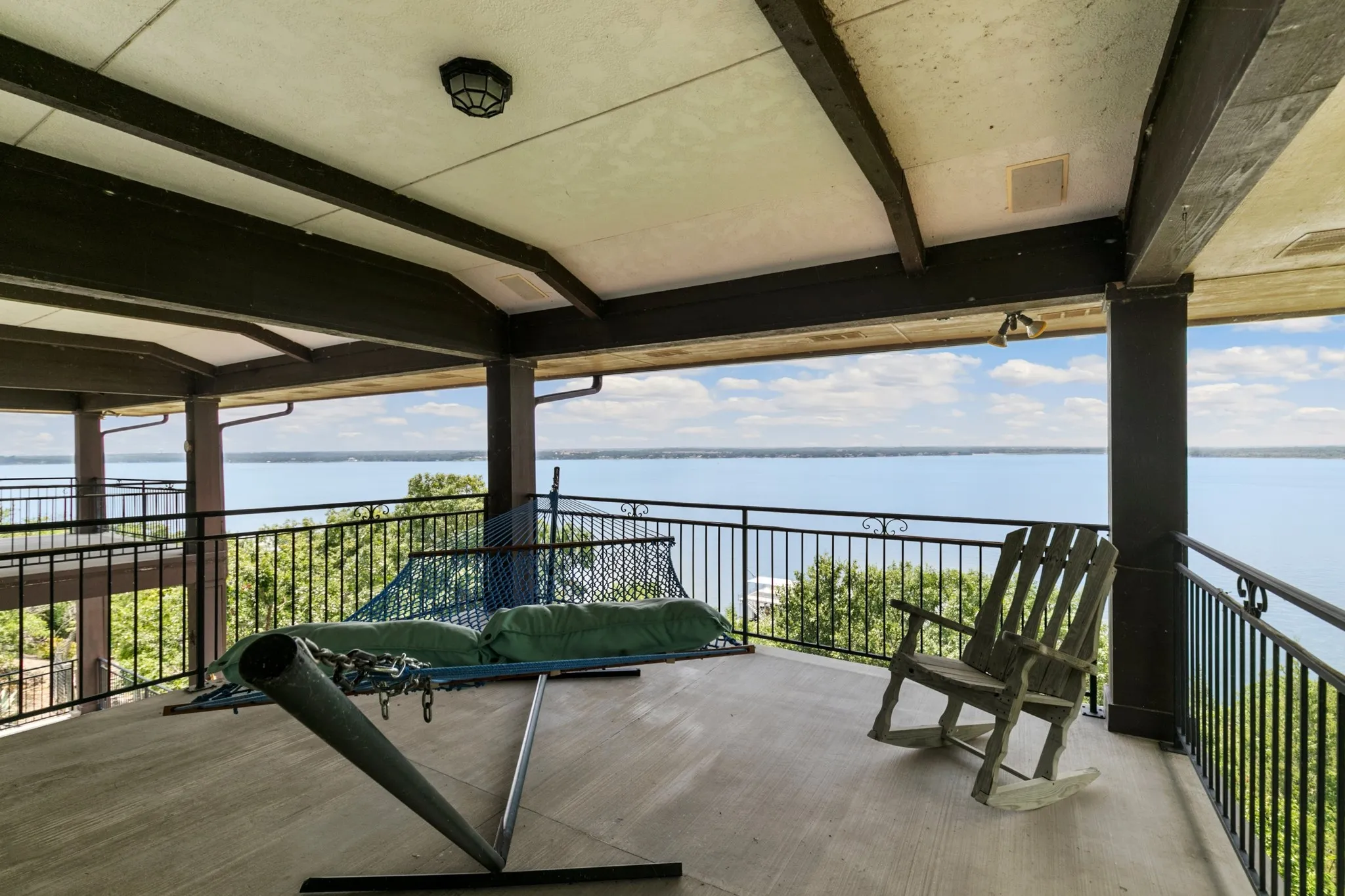 Single Family Residence For Sale in Tarrant County , 9957 Boat Club Road, Fort Worth, Texas 76179, 4 Bedroom, 6 Bathroom, 4 Garage spaces, 4,030 Sqft, built in 1996, Preowned, mls#20721950, Real Estate Agent in Fort Worth, Homes For Sale in Tarrant county, Homes For Sale in Fort Worth, Realtor in Fort Worth Texas, Real Estate Brokerage Independent Realty Texas, Luminita Cordes Realtor