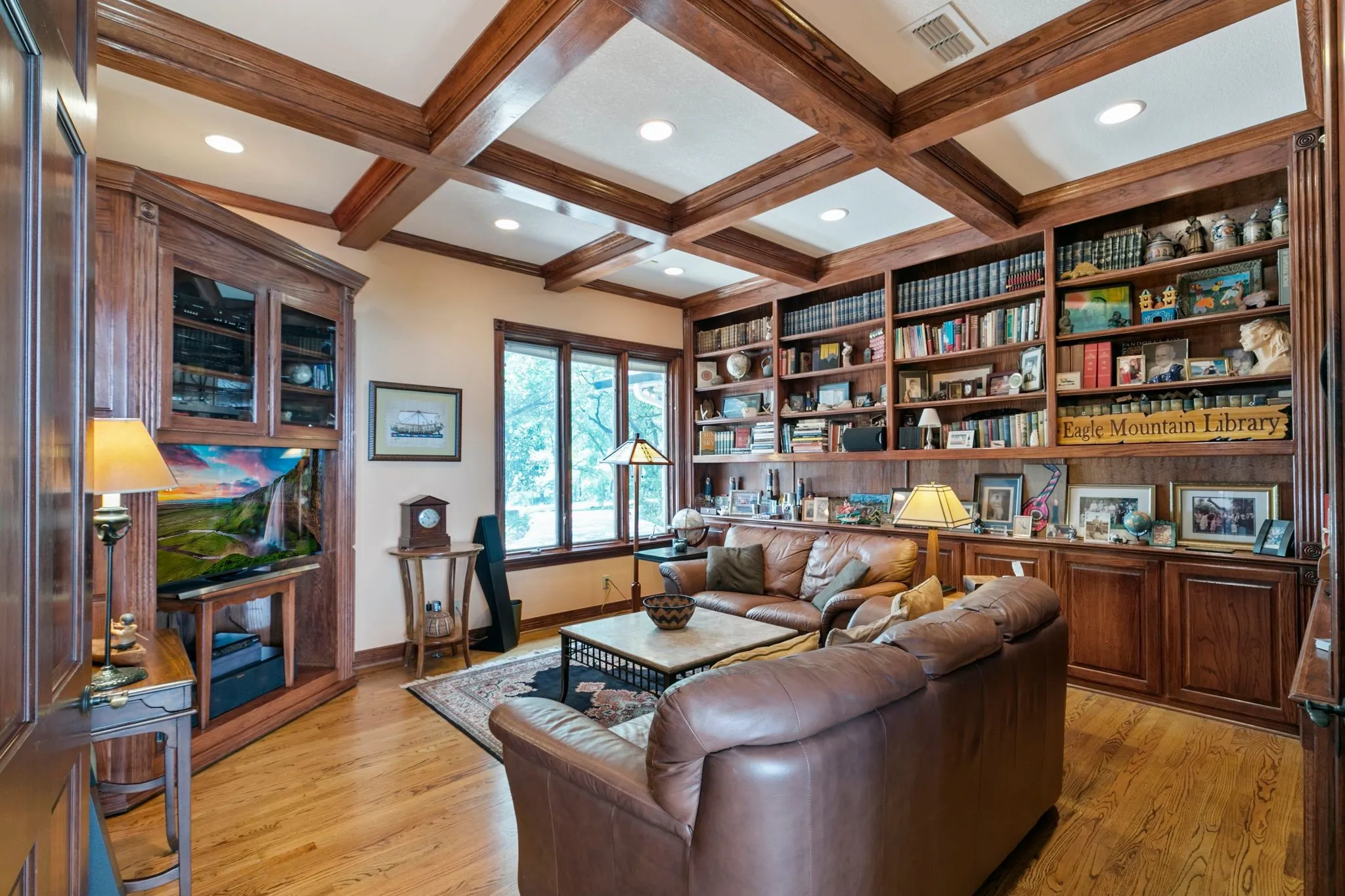 Single Family Residence For Sale in Tarrant County , 9957 Boat Club Road, Fort Worth, Texas 76179, 4 Bedroom, 6 Bathroom, 4 Garage spaces, 4,030 Sqft, built in 1996, Preowned, mls#20721950, Real Estate Agent in Fort Worth, Homes For Sale in Tarrant county, Homes For Sale in Fort Worth, Realtor in Fort Worth Texas, Real Estate Brokerage Independent Realty Texas, Luminita Cordes Realtor