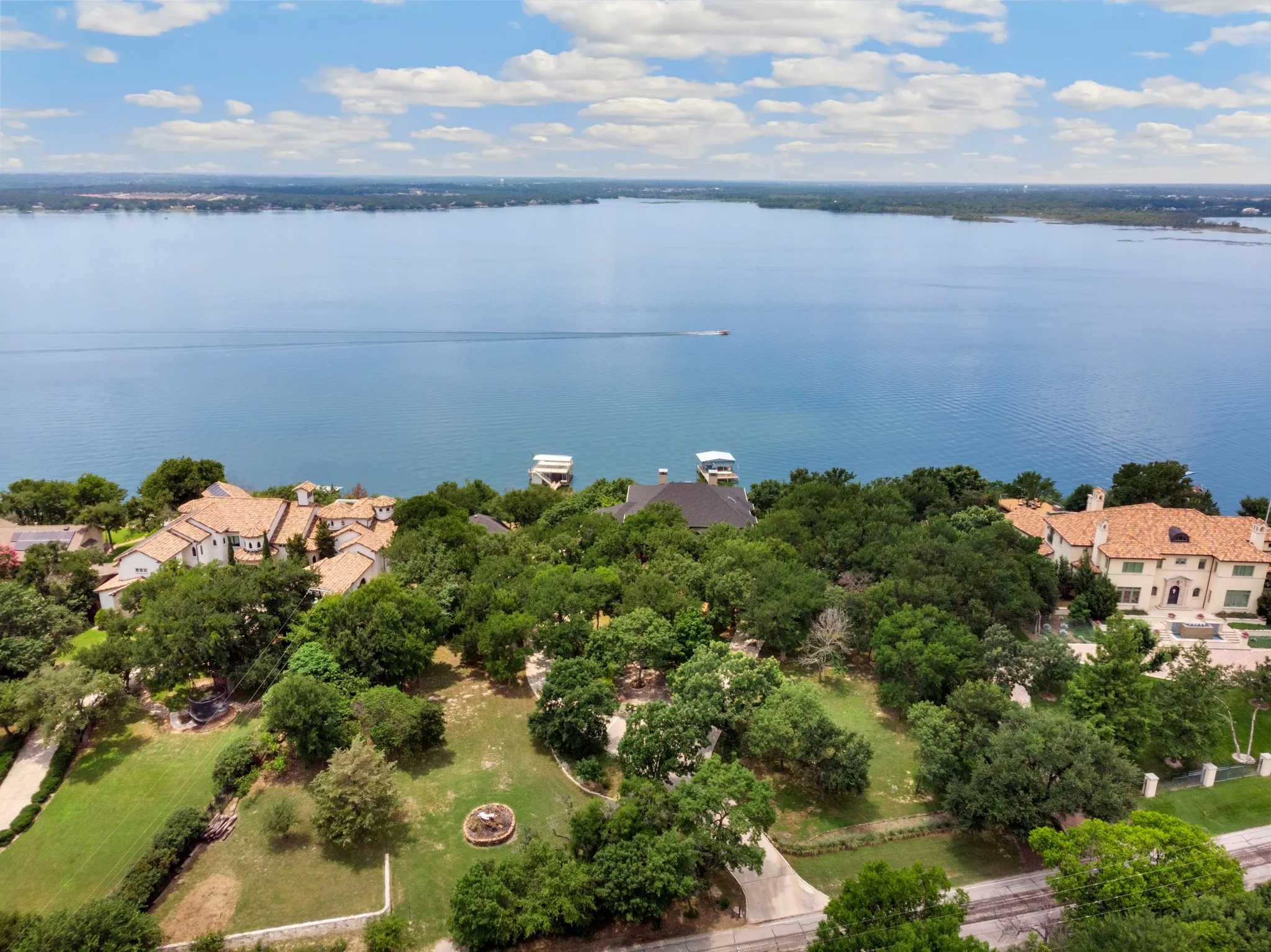 Single Family Residence For Sale in Tarrant County , 9957 Boat Club Road, Fort Worth, Texas 76179, 4 Bedroom, 6 Bathroom, 4 Garage spaces, 4,030 Sqft, built in 1996, Preowned, mls#20721950, Real Estate Agent in Fort Worth, Homes For Sale in Tarrant county, Homes For Sale in Fort Worth, Realtor in Fort Worth Texas, Real Estate Brokerage Independent Realty Texas, Luminita Cordes Realtor