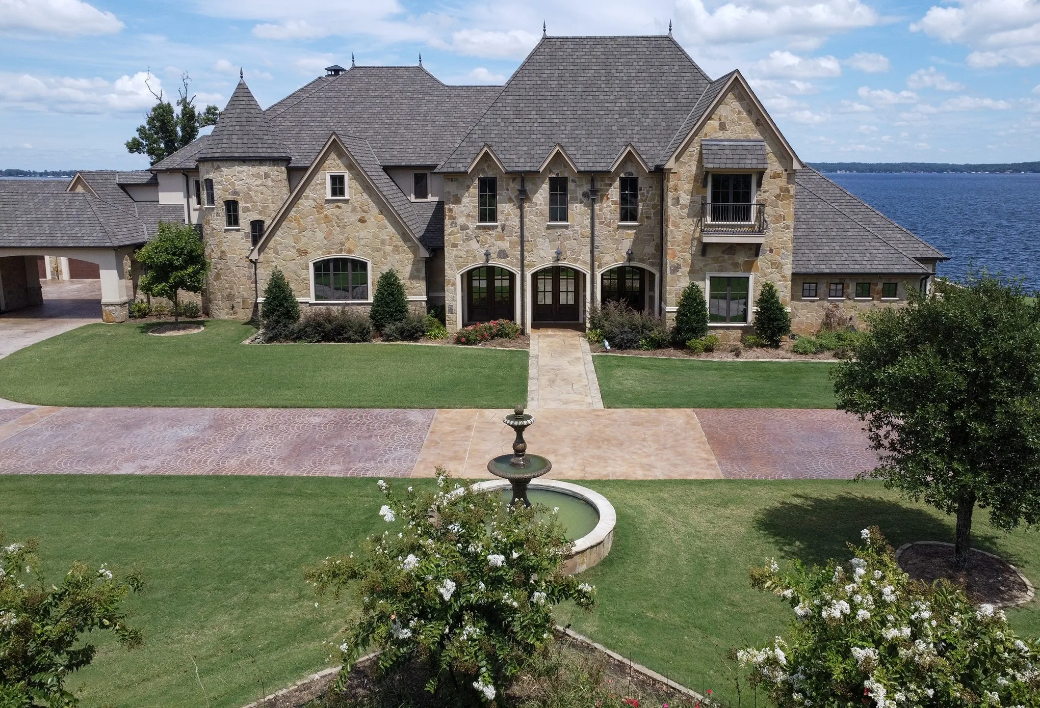 Single Family Residence For Sale in Henderson County , 21395 Jamison, Chandler, Texas 75758, 7 Bedrooms, 10 Bathrooms, 3 Garage spaces, 9,034 Sqft, built in 2016, Preowned, Price $4,200,000, mls#20723770, Real Estate Agent in Chandler, Homes For Sale in Henderson county, Homes For Sale in Chandler, Realtor in Chandler Texas, Real Estate Brokerage Independent Realty Texas, Luminita Cordes Realtor