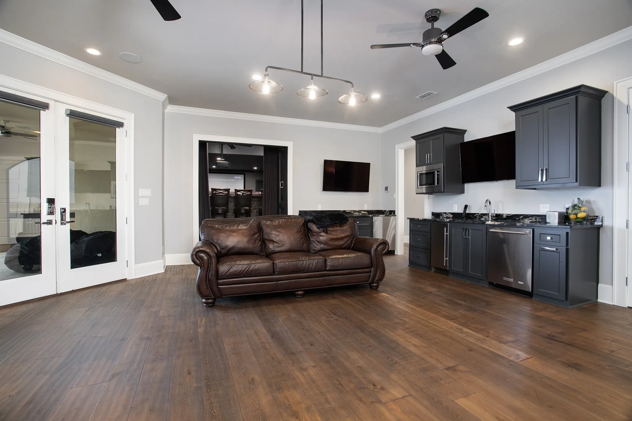 Single Family Residence For Sale in Henderson County , 21395 Jamison, Chandler, Texas 75758, 7 Bedrooms, 10 Bathrooms, 3 Garage spaces, 9,034 Sqft, built in 2016, Preowned, Price $4,200,000, mls#20723770, Real Estate Agent in Chandler, Homes For Sale in Henderson county, Homes For Sale in Chandler, Realtor in Chandler Texas, Real Estate Brokerage Independent Realty Texas, Luminita Cordes Realtor