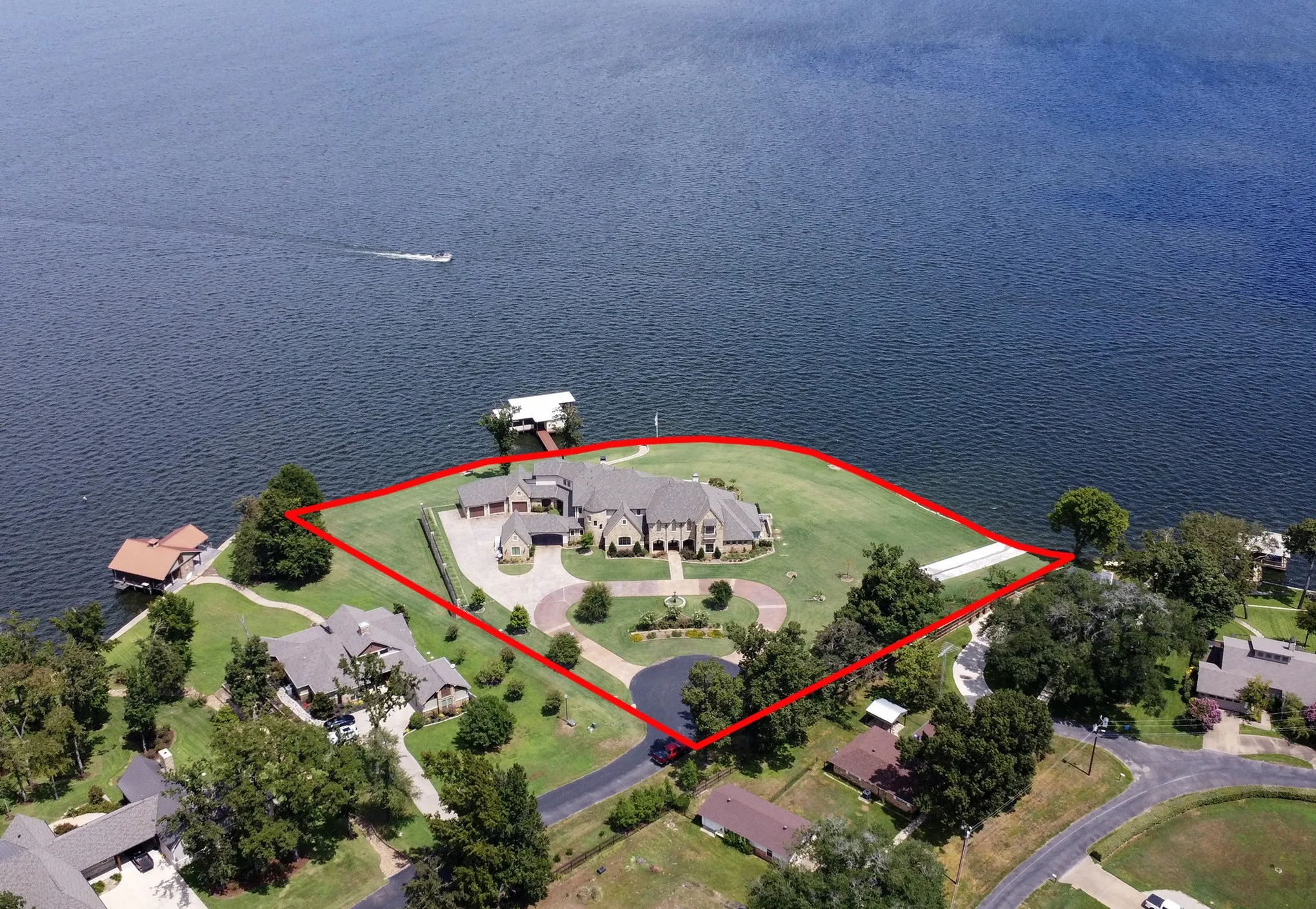 Single Family Residence For Sale in Henderson County , 21395 Jamison, Chandler, Texas 75758, 7 Bedrooms, 10 Bathrooms, 3 Garage spaces, 9,034 Sqft, built in 2016, Preowned, Price $4,200,000, mls#20723770, Real Estate Agent in Chandler, Homes For Sale in Henderson county, Homes For Sale in Chandler, Realtor in Chandler Texas, Real Estate Brokerage Independent Realty Texas, Luminita Cordes Realtor